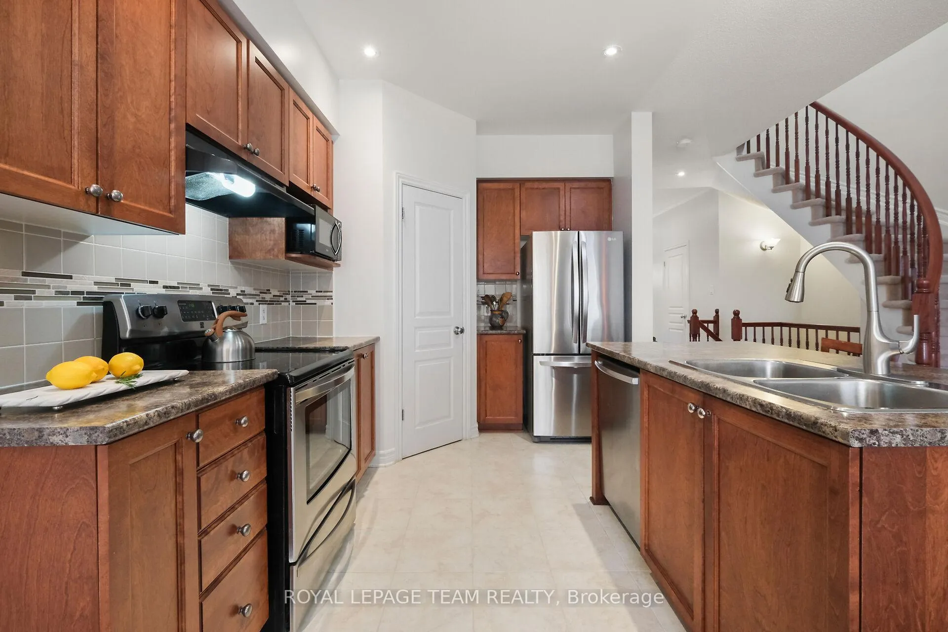 Photo 16 of 211 Butterfly Walk, Ottawa, Mer Bleue/Bradley Estates/Anderson Park — HOMEH