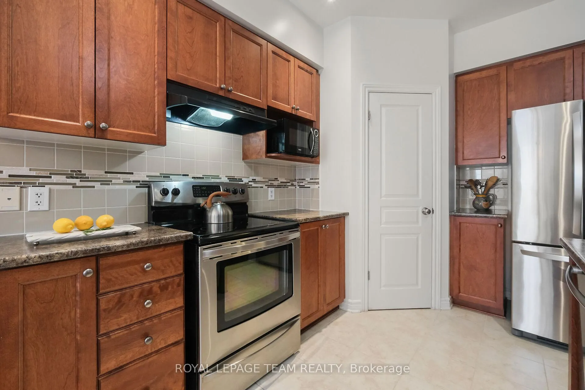 Photo 17 of 211 Butterfly Walk, Ottawa, Mer Bleue/Bradley Estates/Anderson Park — HOMEH
