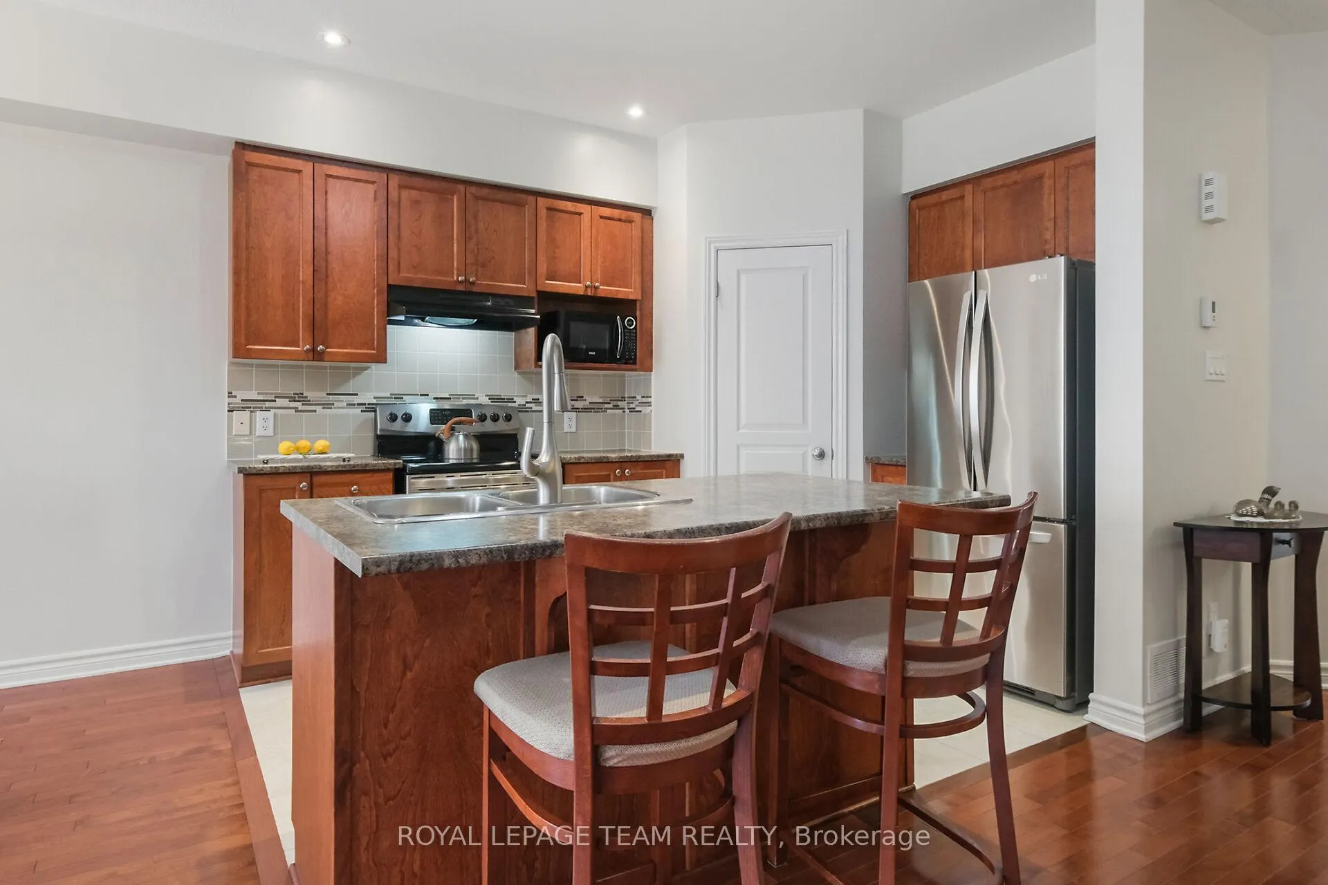 Photo 18 of 211 Butterfly Walk, Ottawa, Mer Bleue/Bradley Estates/Anderson Park — HOMEH
