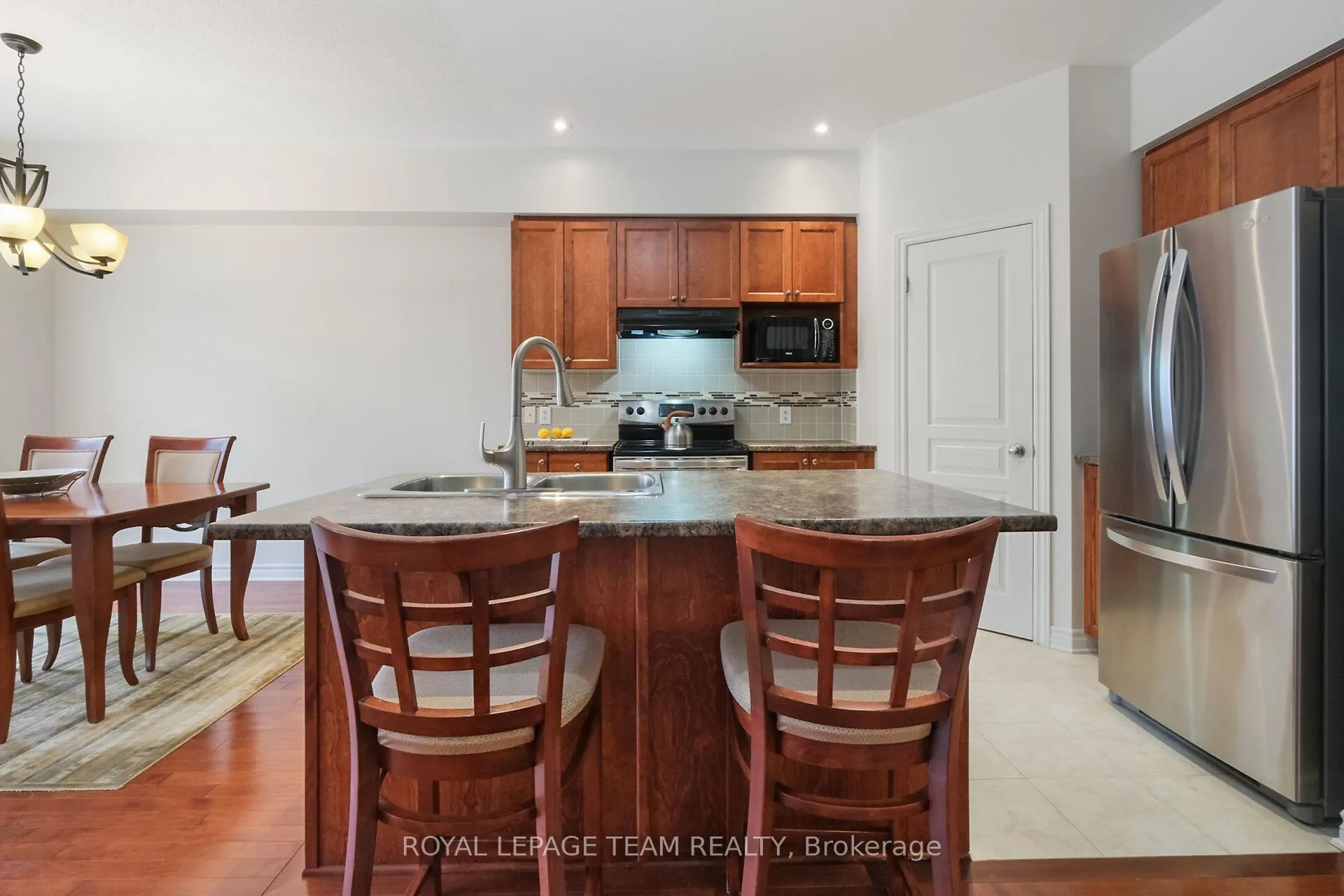 Photo 19 of 211 Butterfly Walk, Ottawa, Mer Bleue/Bradley Estates/Anderson Park — HOMEH