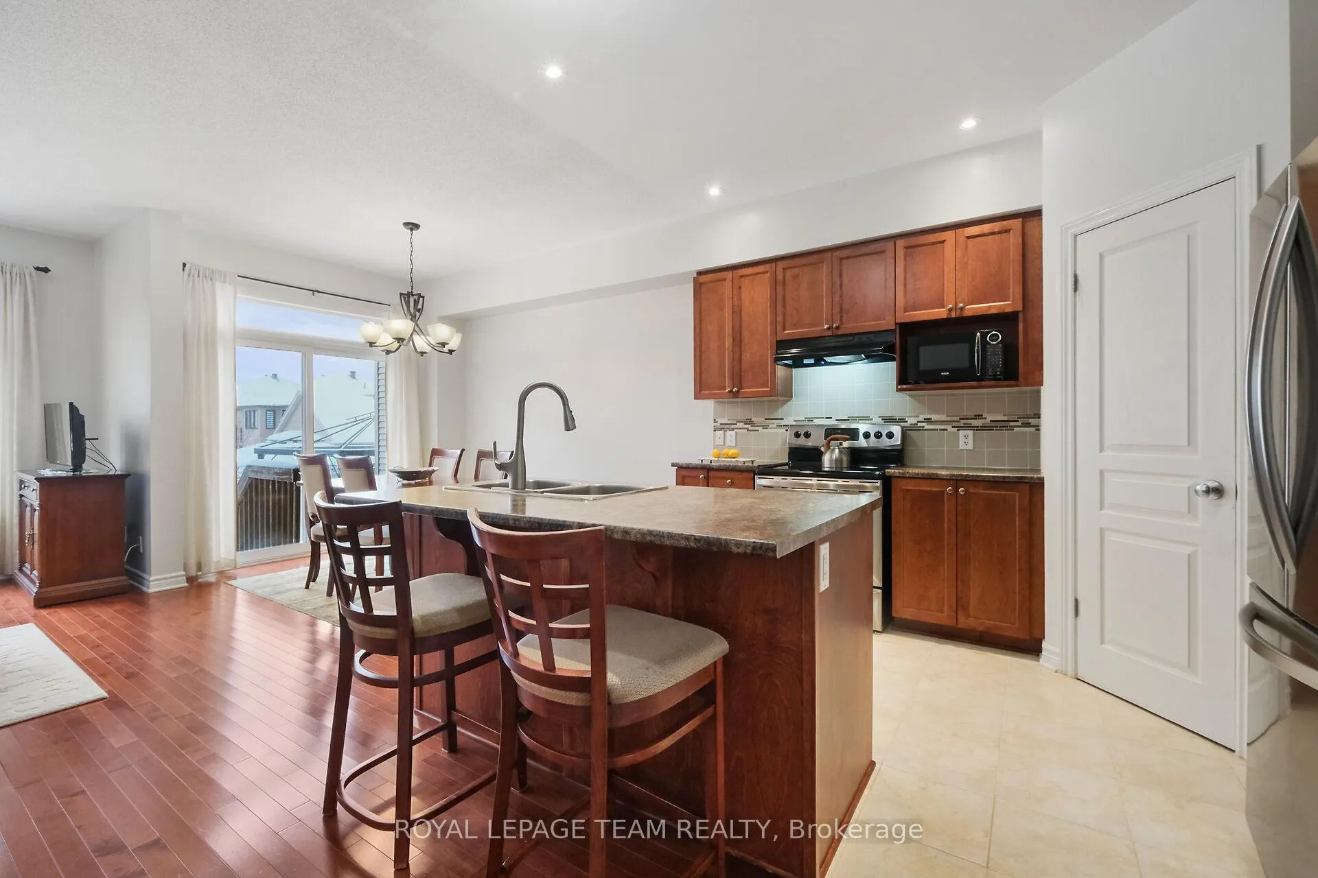 Photo 20 of 211 Butterfly Walk, Ottawa, Mer Bleue/Bradley Estates/Anderson Park — HOMEH