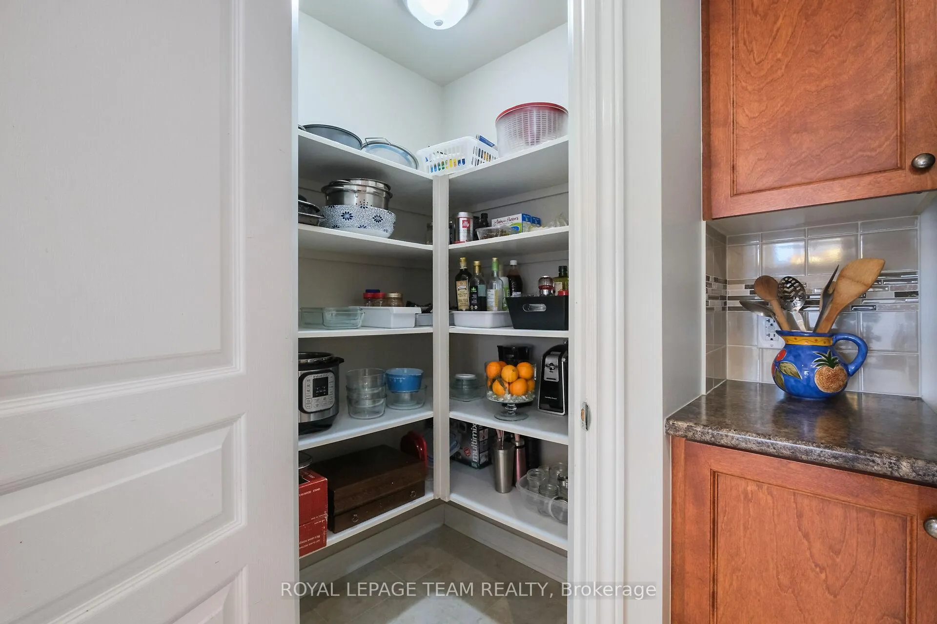 Photo 21 of 211 Butterfly Walk, Ottawa, Mer Bleue/Bradley Estates/Anderson Park — HOMEH