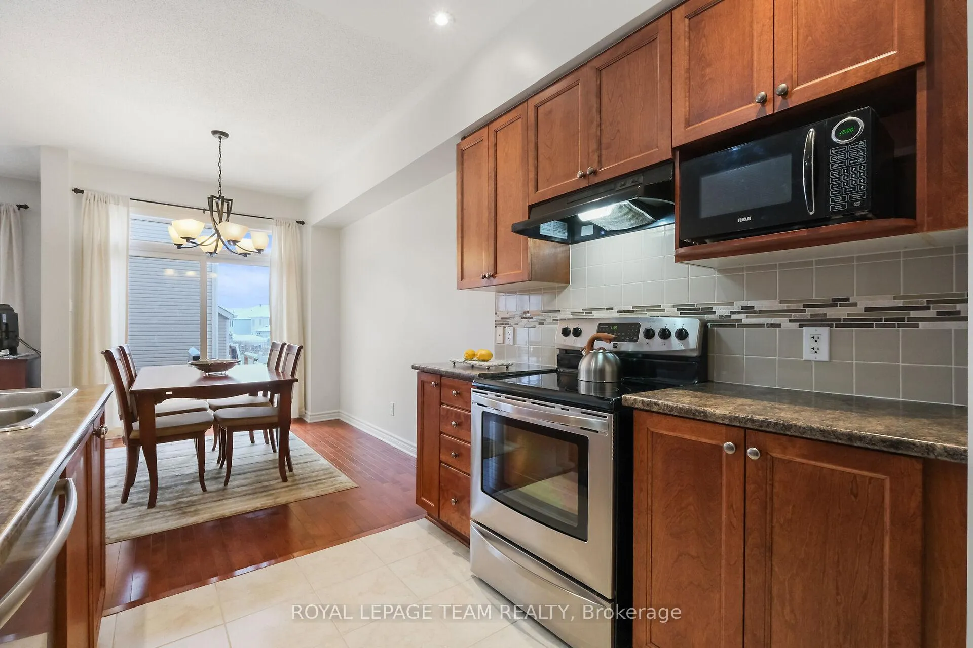 Photo 22 of 211 Butterfly Walk, Ottawa, Mer Bleue/Bradley Estates/Anderson Park — HOMEH