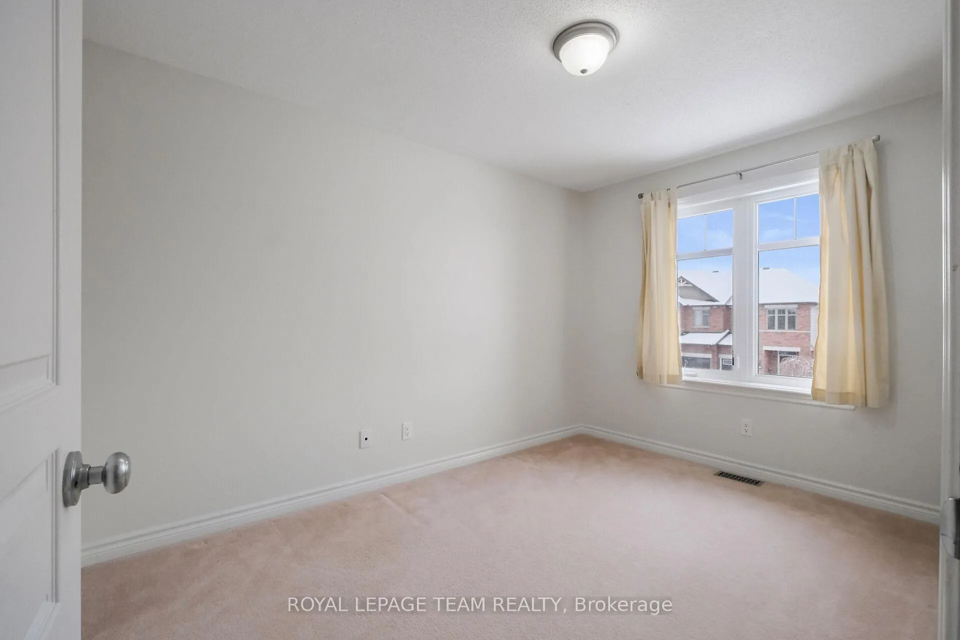 Photo 31 of 211 Butterfly Walk, Ottawa, Mer Bleue/Bradley Estates/Anderson Park — HOMEH