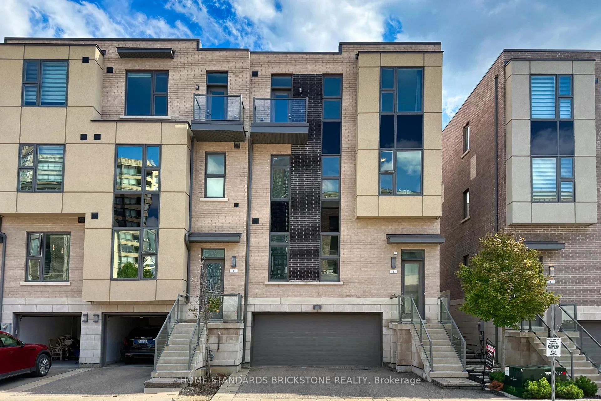 Photo 1 of 5 Smallwood Circle, Vaughan, Brownridge — HOMEH