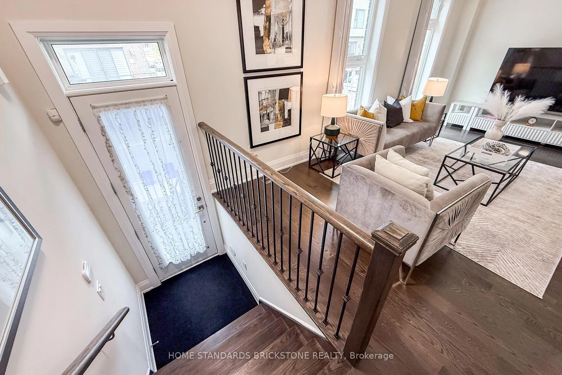 Photo 5 of 5 Smallwood Circle, Vaughan, Brownridge — HOMEH