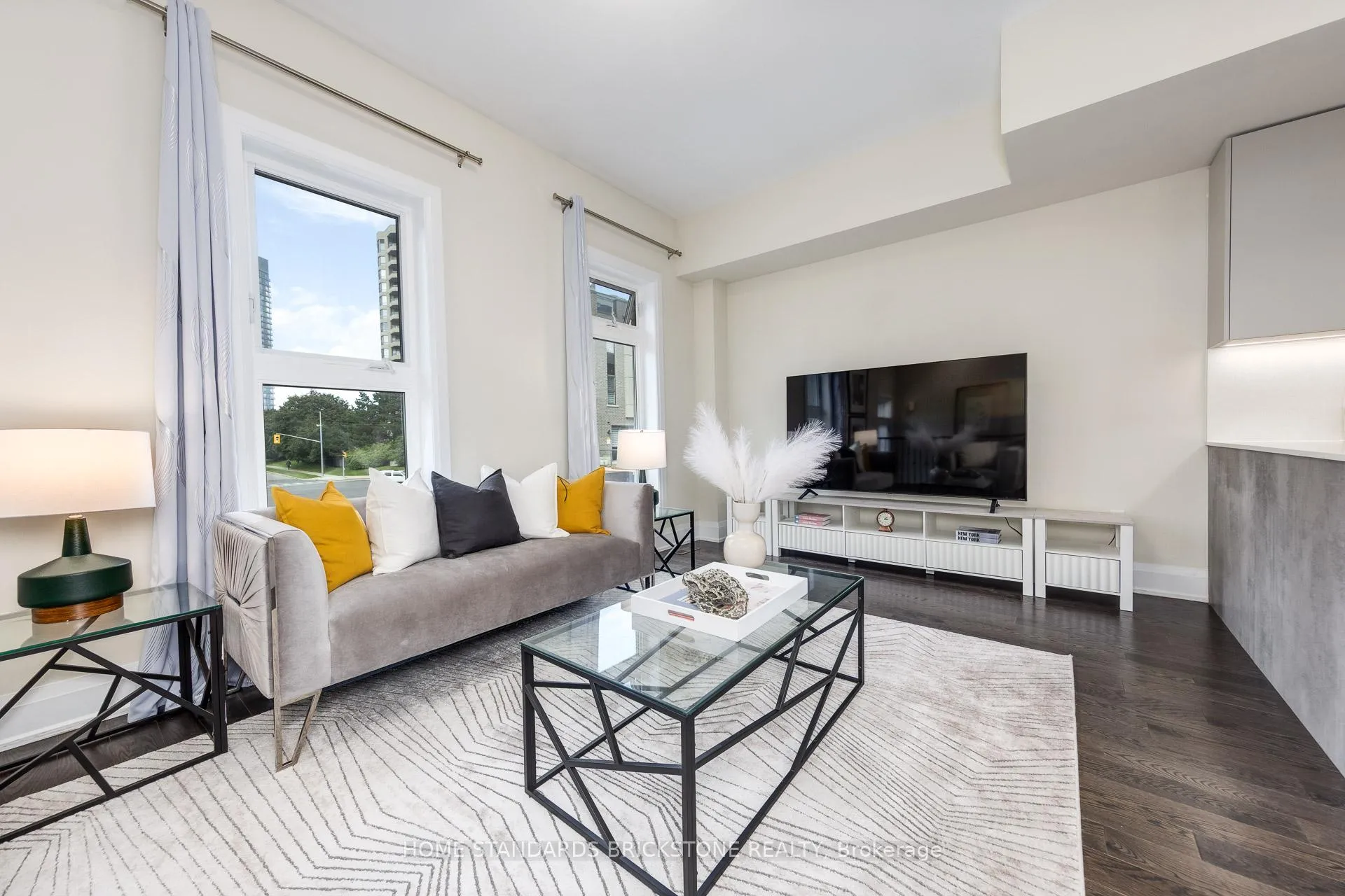 Photo 6 of 5 Smallwood Circle, Vaughan, Brownridge — HOMEH