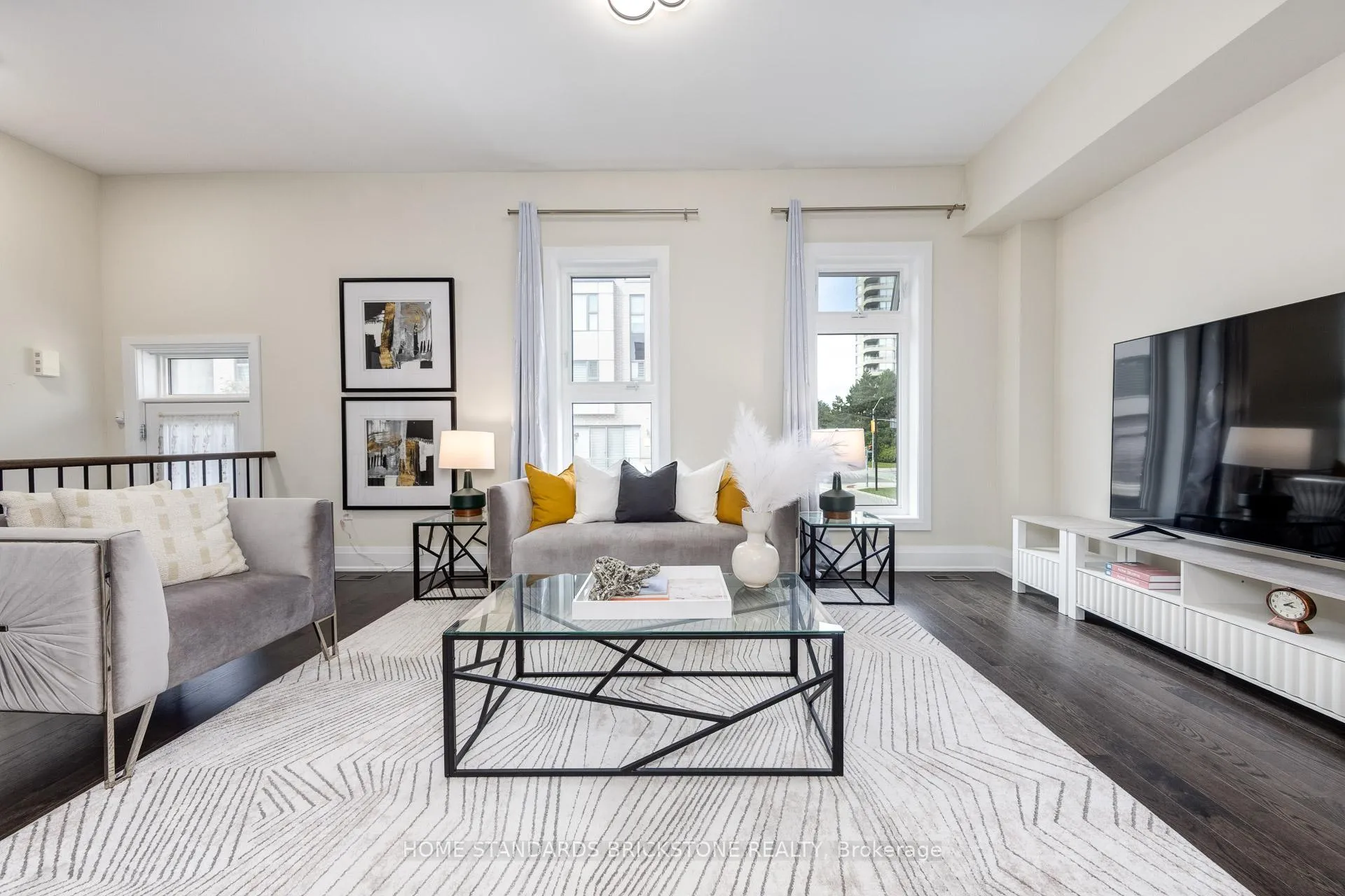 Photo 7 of 5 Smallwood Circle, Vaughan, Brownridge — HOMEH