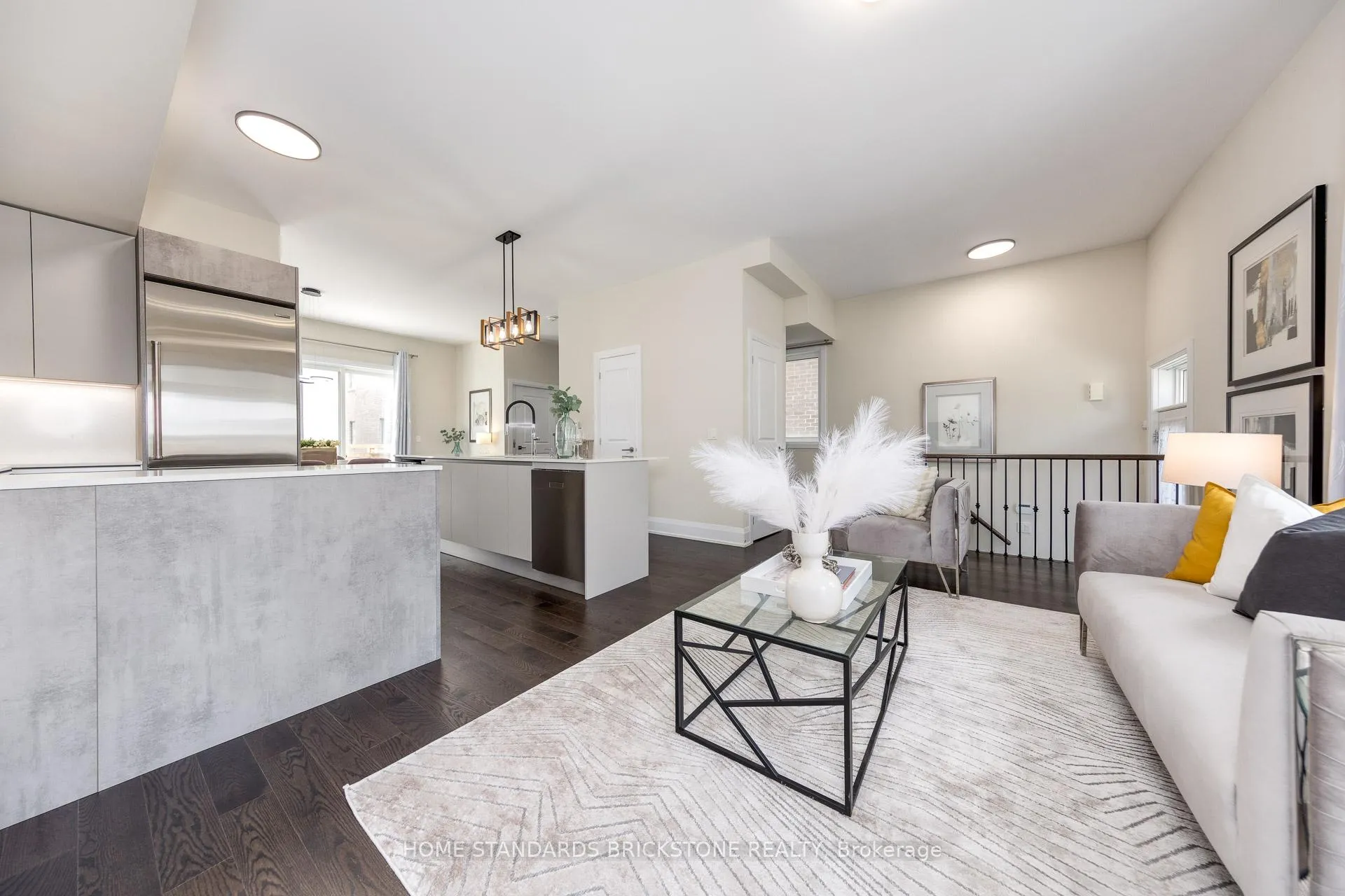 Photo 8 of 5 Smallwood Circle, Vaughan, Brownridge — HOMEH