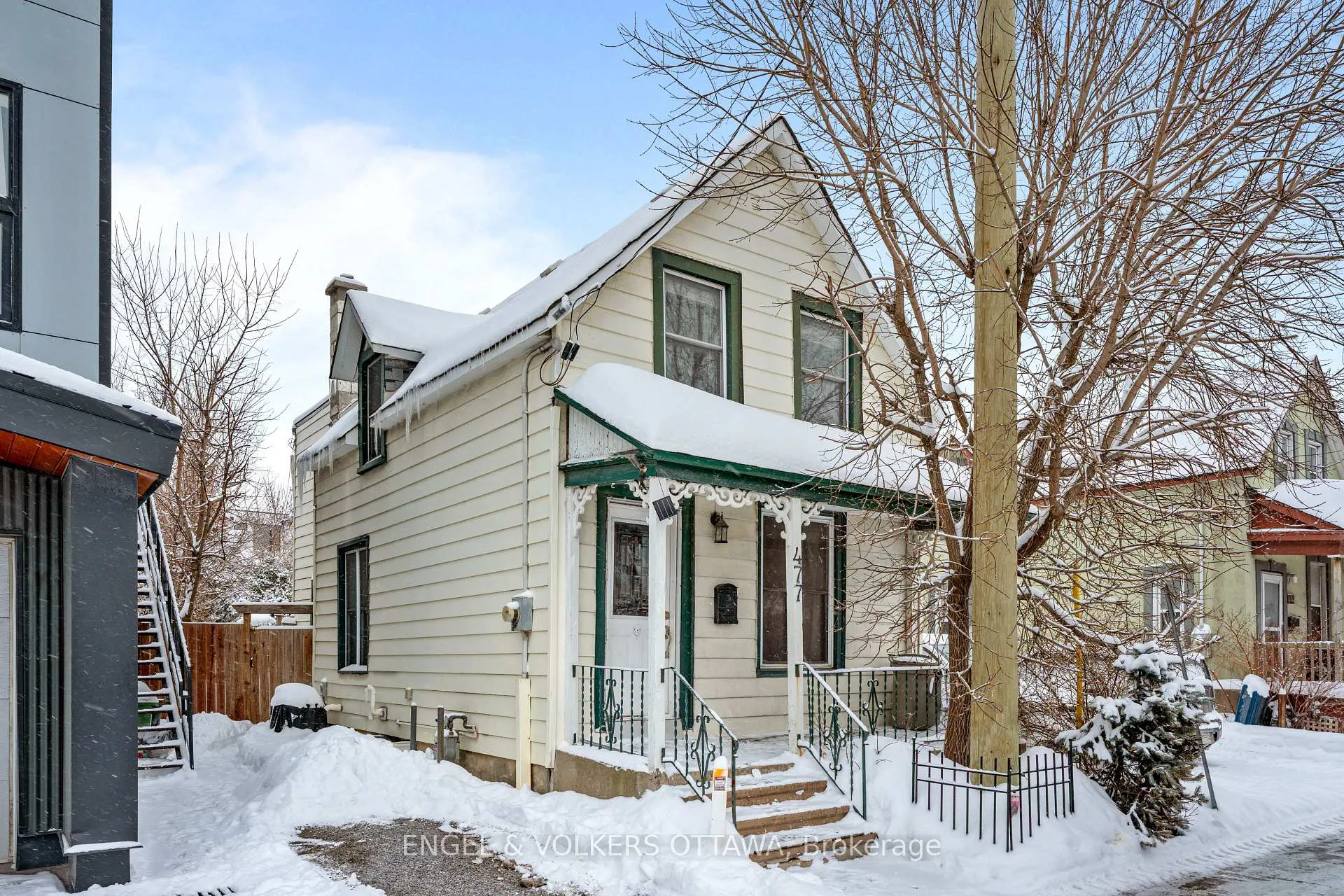 Front of 477 Booth Street