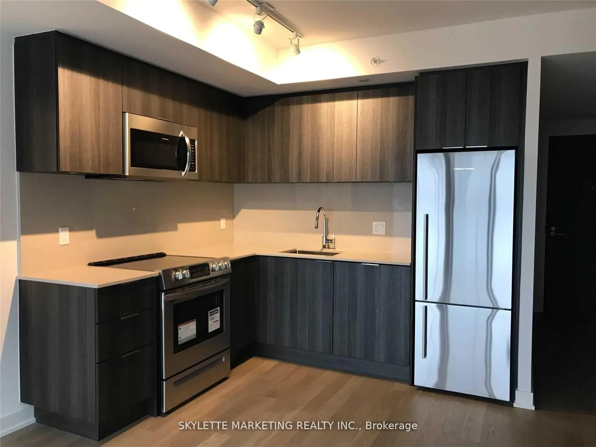 Photo 3 of Unit 1616, 25 Richmond Street E, Toronto, Church-Yonge Corridor — HOMEH