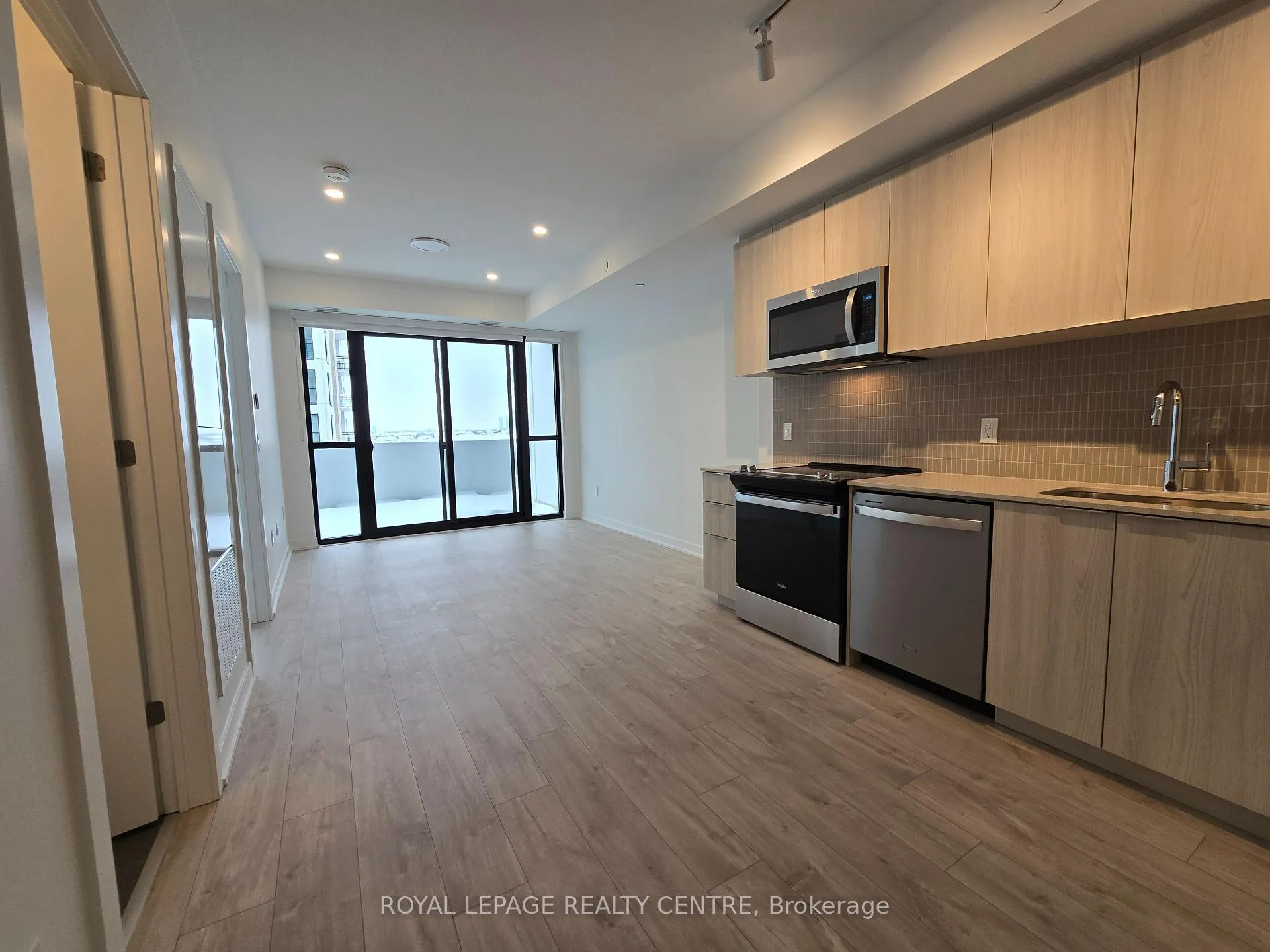 Photo 4 of Unit 407, 750 Whitlock Avenue, Milton, Cobban — HOMEH