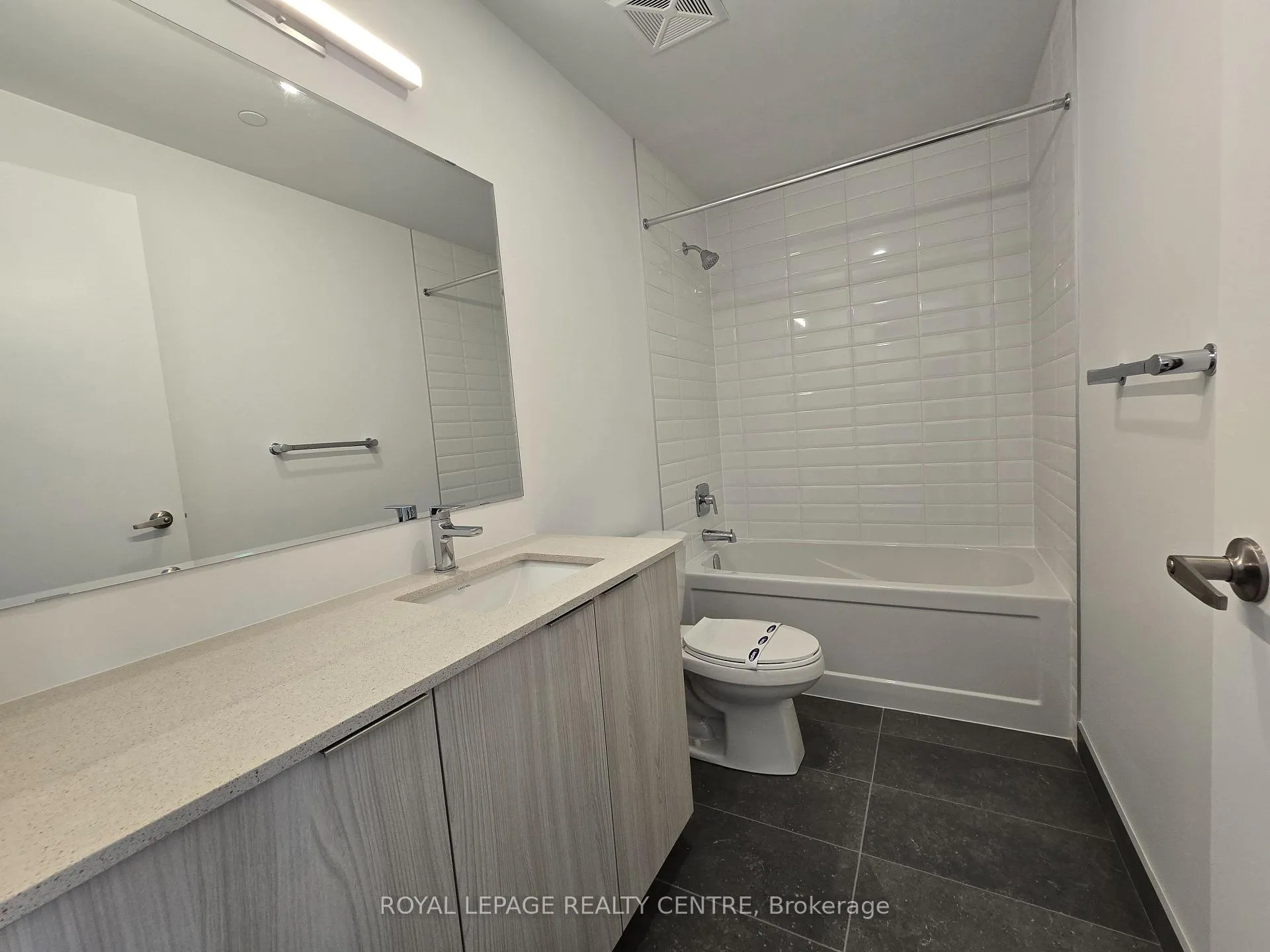 Photo 10 of Unit 407, 750 Whitlock Avenue, Milton, Cobban — HOMEH