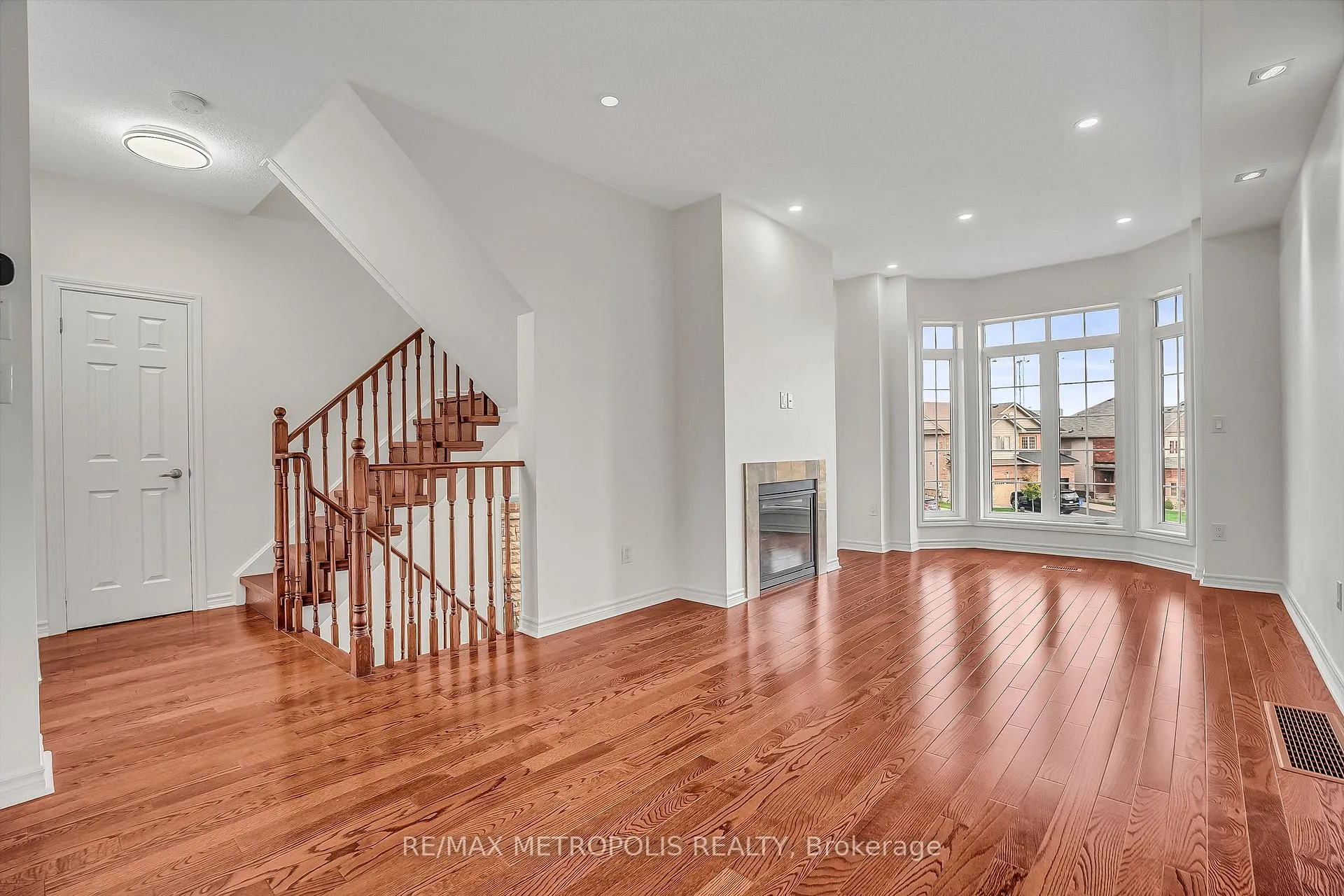 Photo 7 of 43 Horton Street, Ajax, Central East — HOMEH