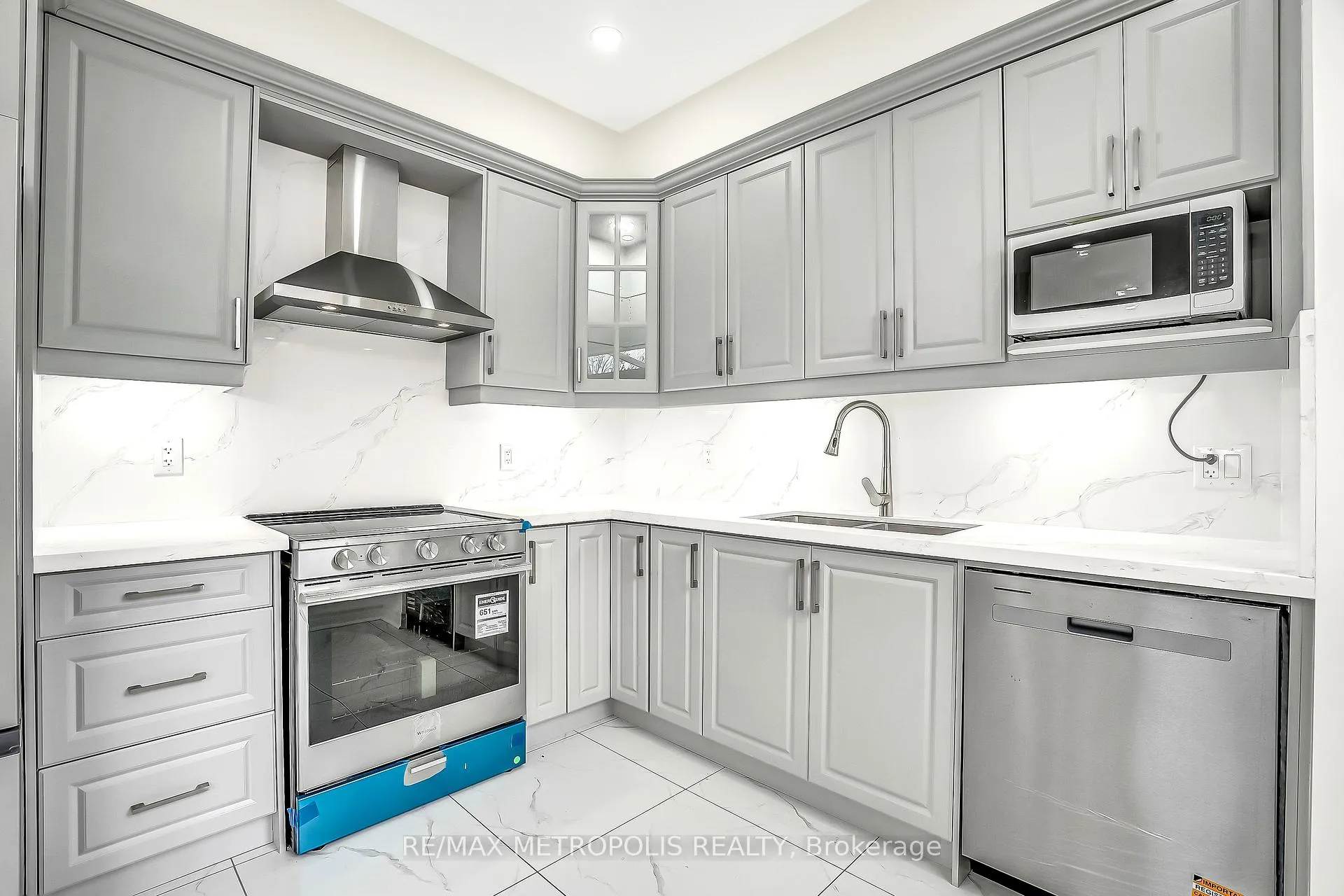 Photo 17 of 43 Horton Street, Ajax, Central East — HOMEH