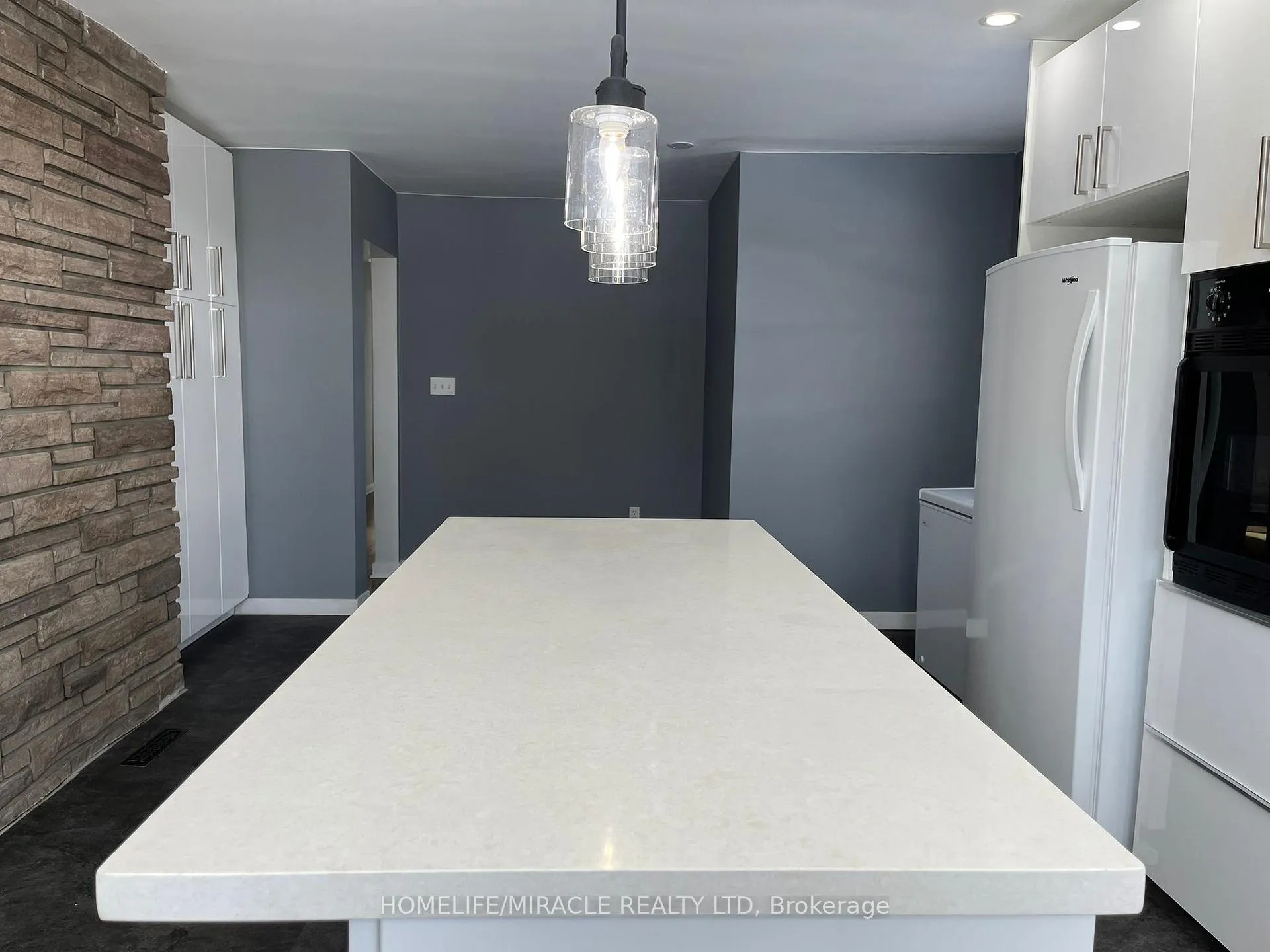 Photo 4 of 312 Grantham Avenue, St. Catharines, Carlton/Bunting — HOMEH