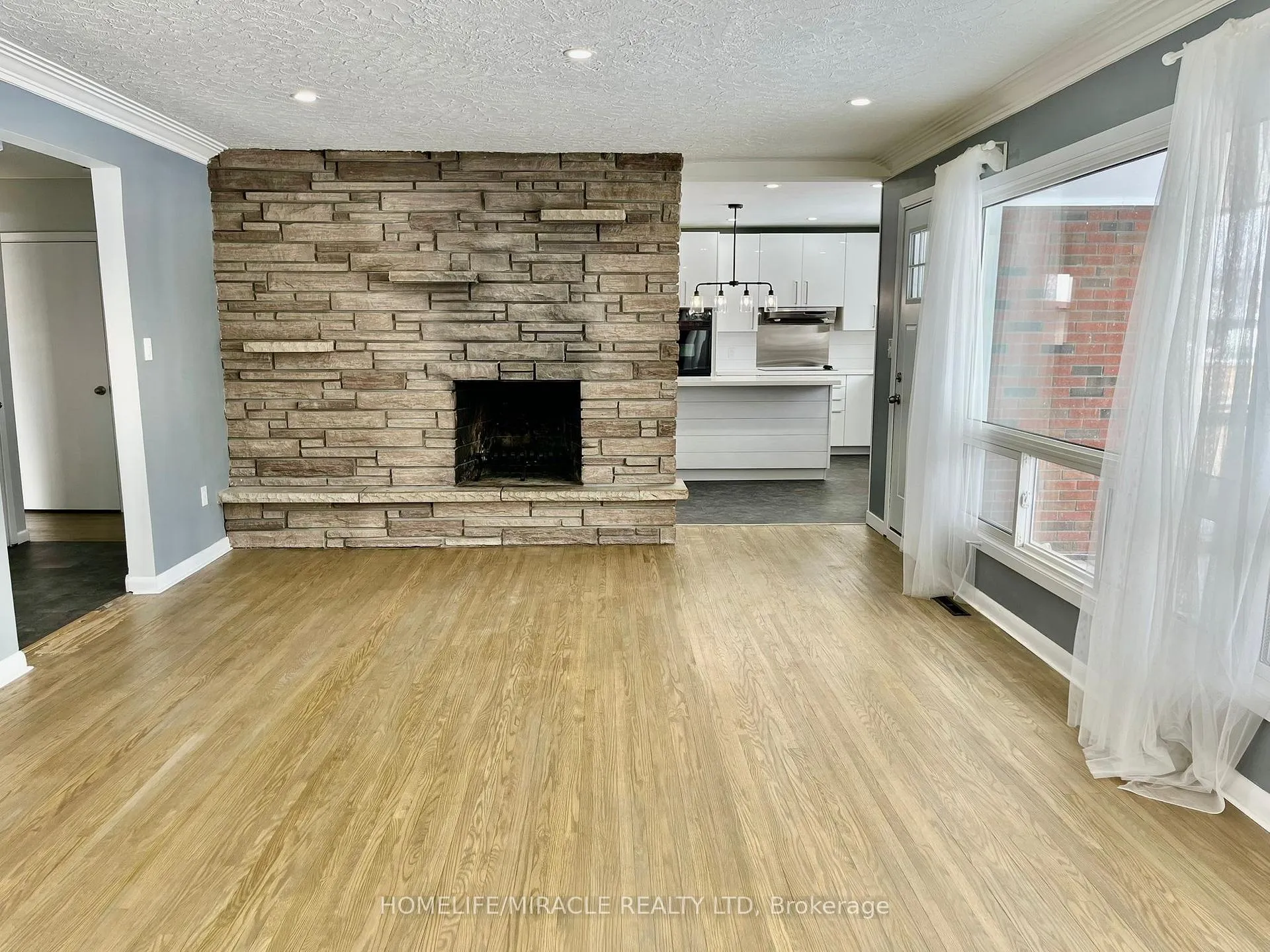 Photo 5 of 312 Grantham Avenue, St. Catharines, Carlton/Bunting — HOMEH