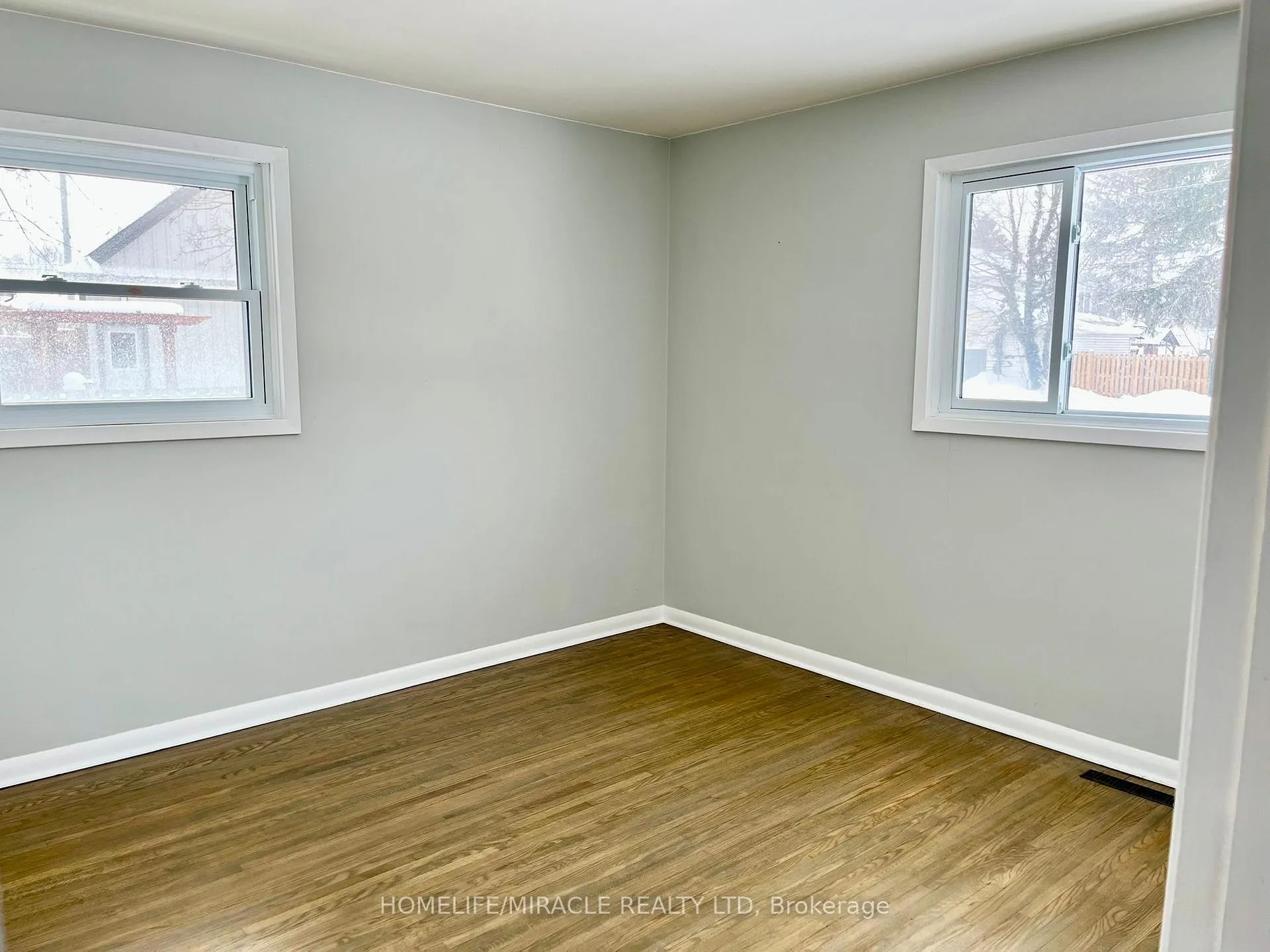 Photo 10 of 312 Grantham Avenue, St. Catharines, Carlton/Bunting — HOMEH