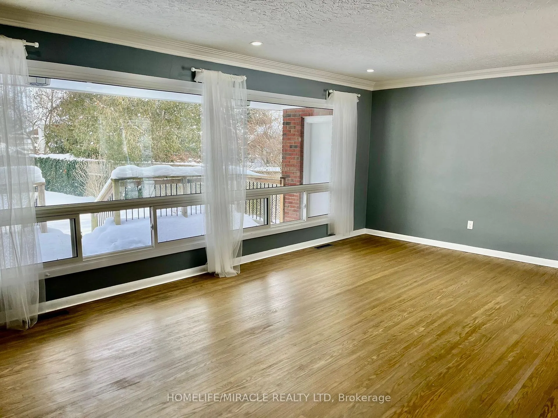 Photo 14 of 312 Grantham Avenue, St. Catharines, Carlton/Bunting — HOMEH