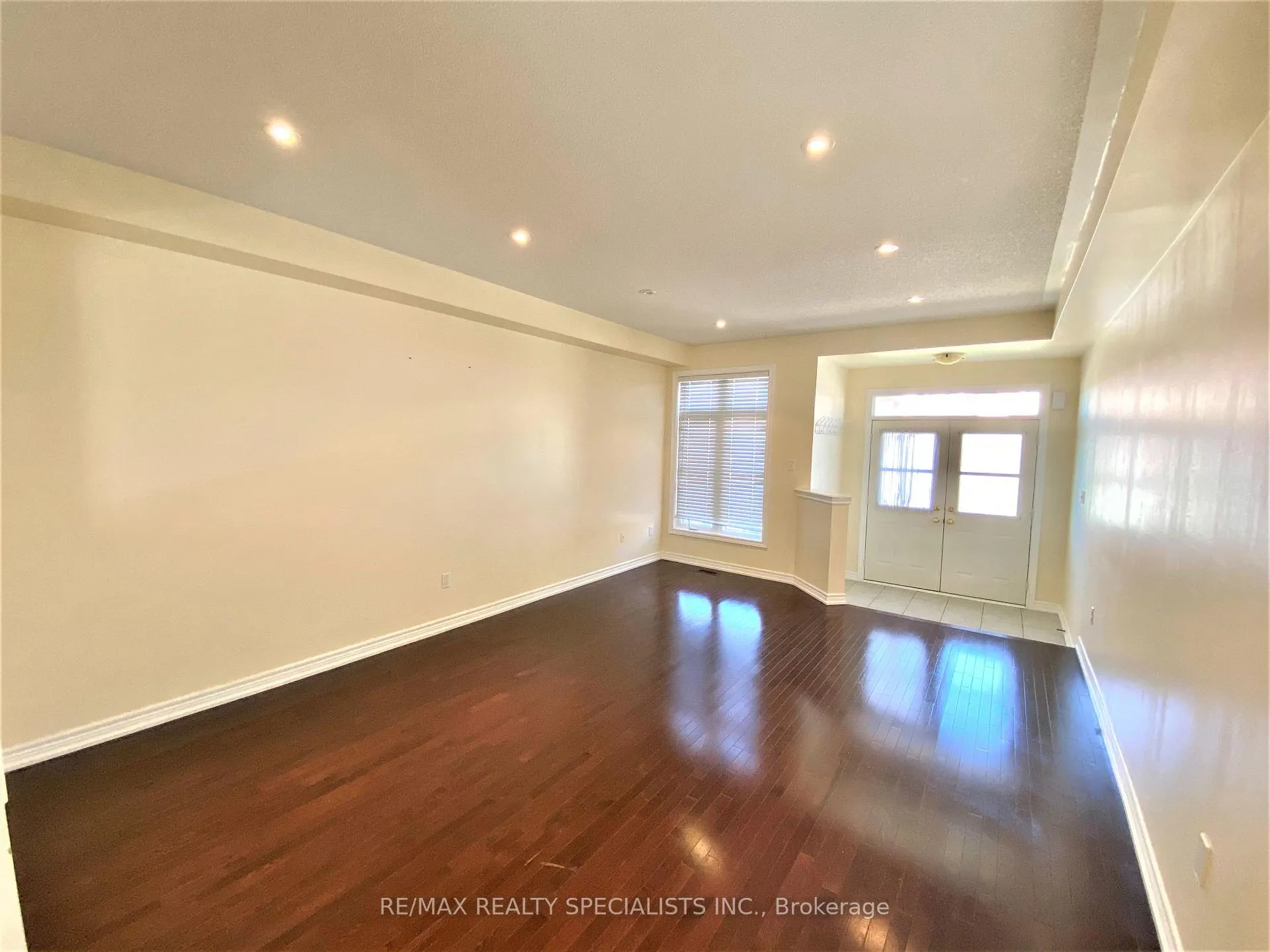 Photo 3 of Unit Upper Level, 4 Freedom Oaks Trail, Brampton, Bram East — HOMEH