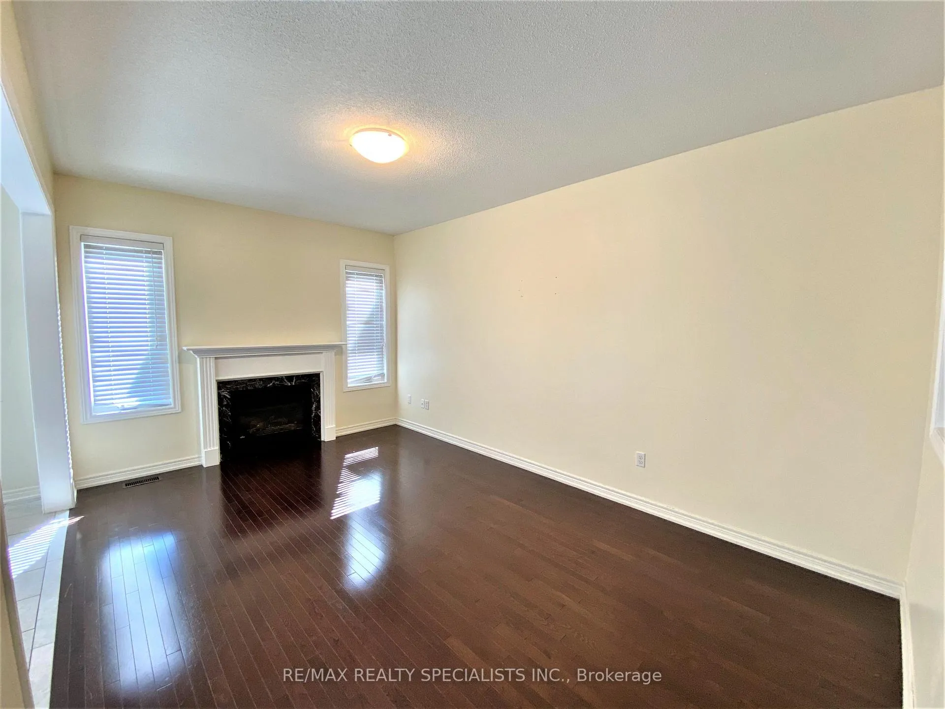 Photo 4 of Unit Upper Level, 4 Freedom Oaks Trail, Brampton, Bram East — HOMEH