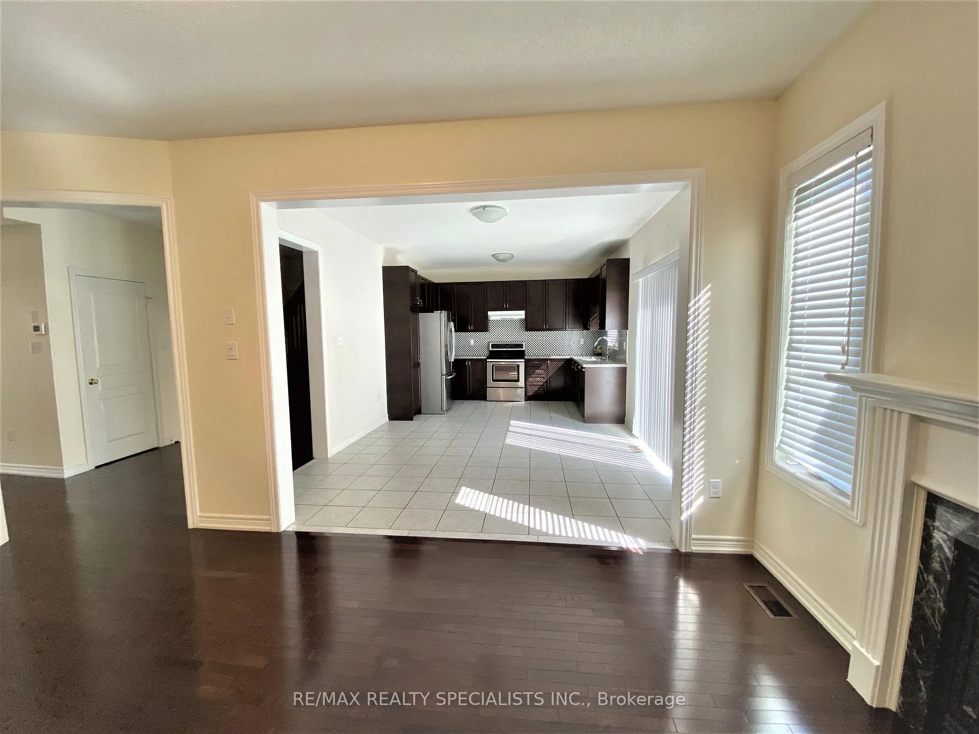 Photo 6 of Unit Upper Level, 4 Freedom Oaks Trail, Brampton, Bram East — HOMEH
