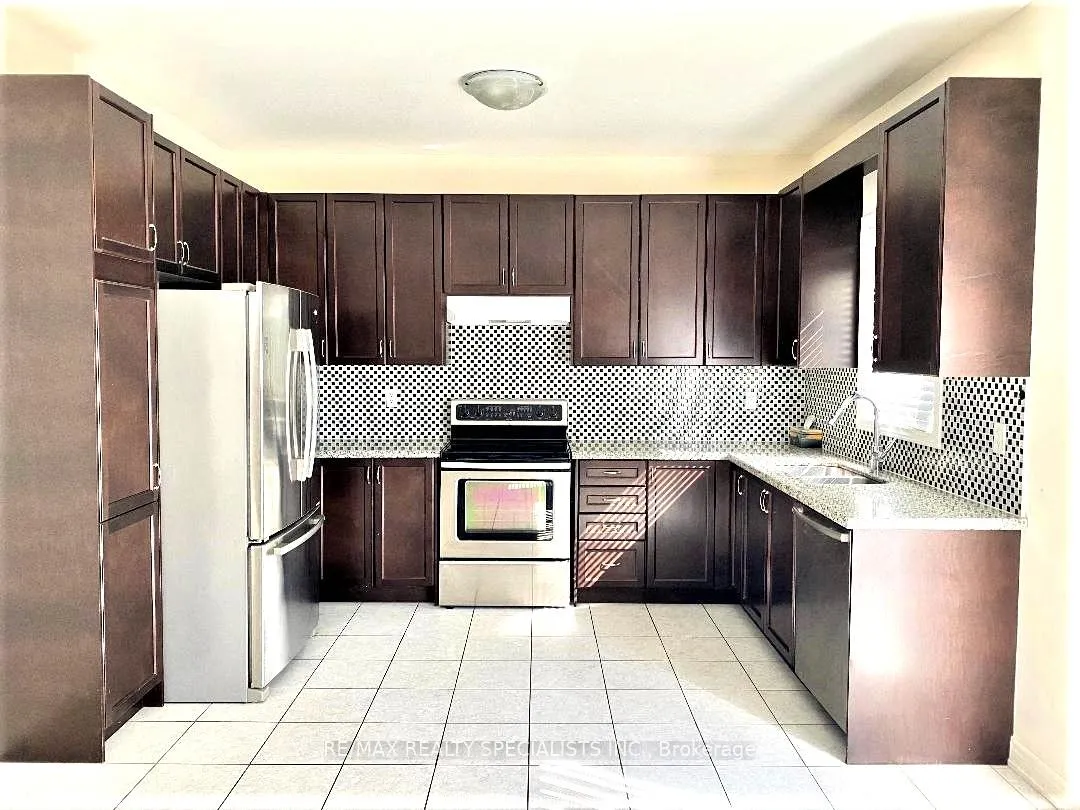 Photo 7 of Unit Upper Level, 4 Freedom Oaks Trail, Brampton, Bram East — HOMEH