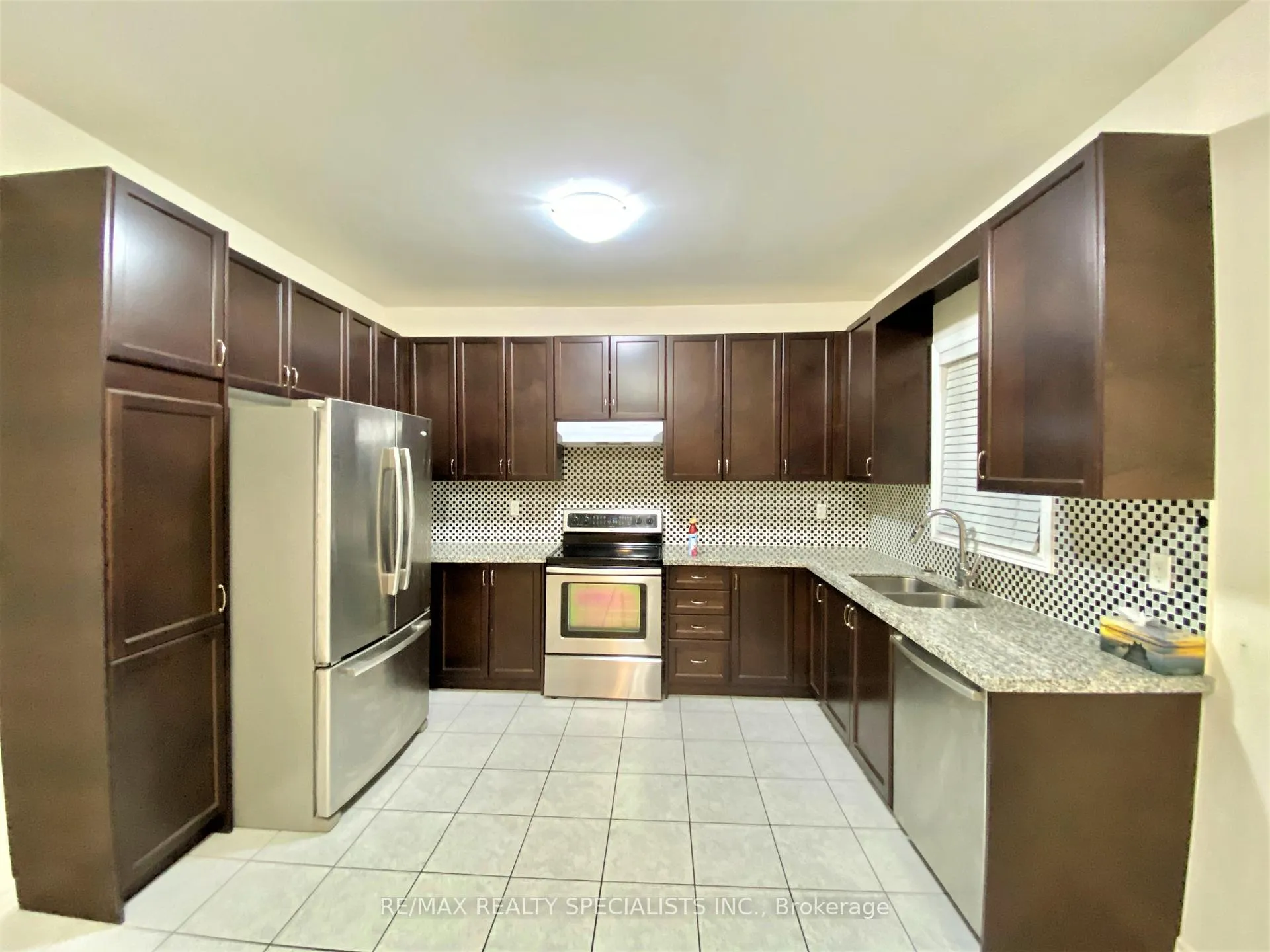 Photo 8 of Unit Upper Level, 4 Freedom Oaks Trail, Brampton, Bram East — HOMEH