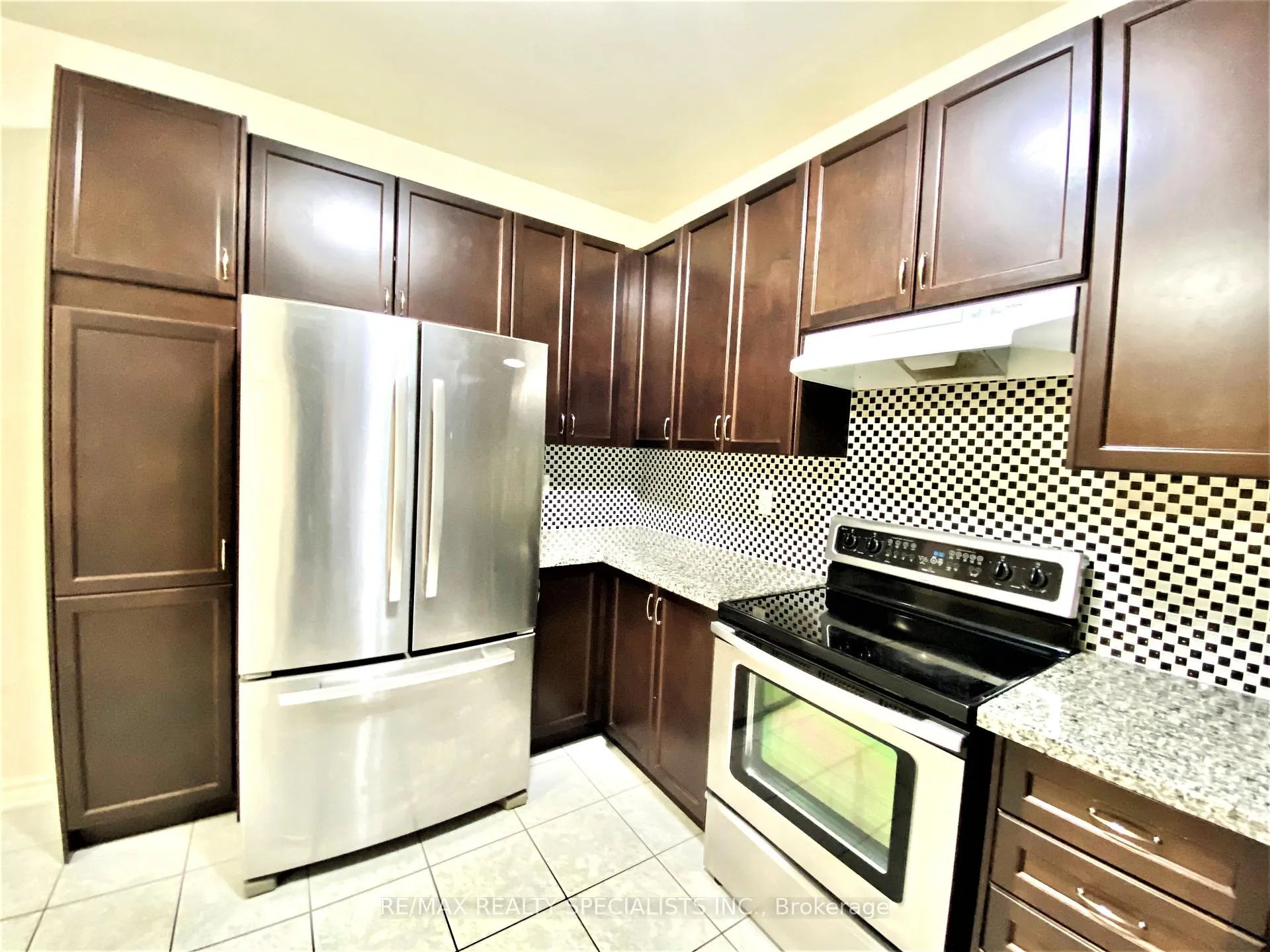 Photo 10 of Unit Upper Level, 4 Freedom Oaks Trail, Brampton, Bram East — HOMEH