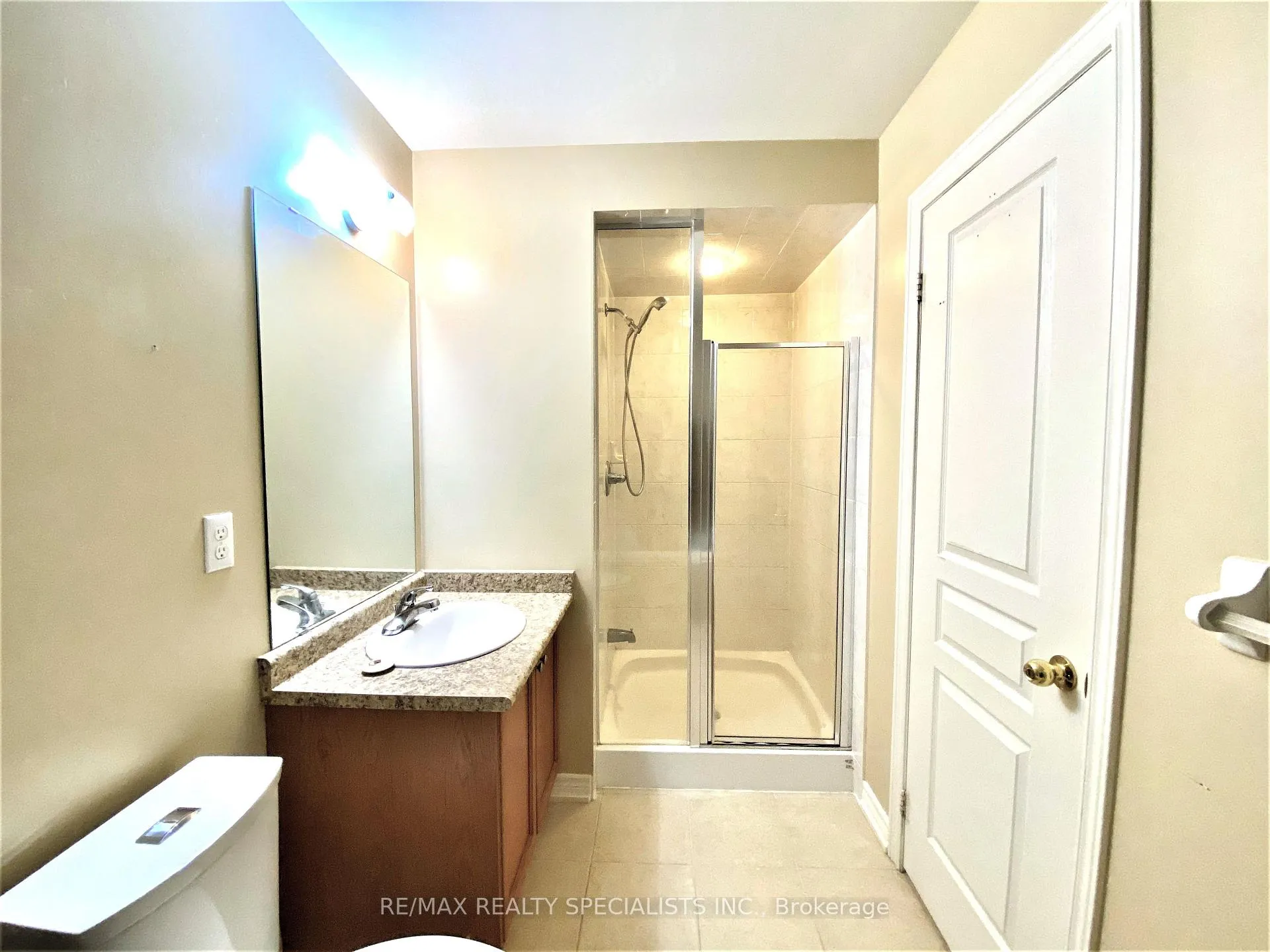 Photo 16 of Unit Upper Level, 4 Freedom Oaks Trail, Brampton, Bram East — HOMEH