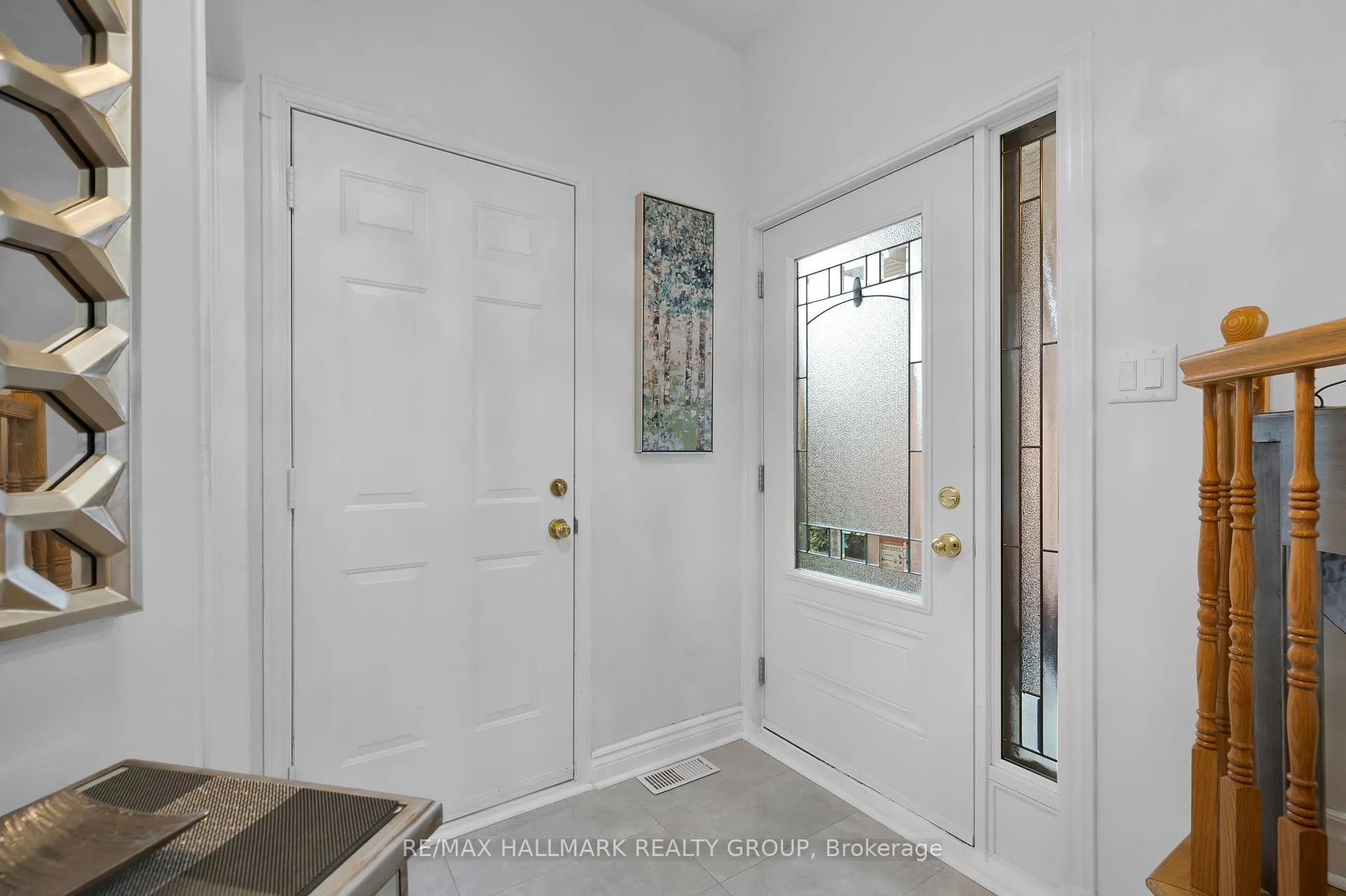 Photo 4 of 142 Inverkip Avenue, Ottawa, Hunt Club Park/Greenboro — HOMEH