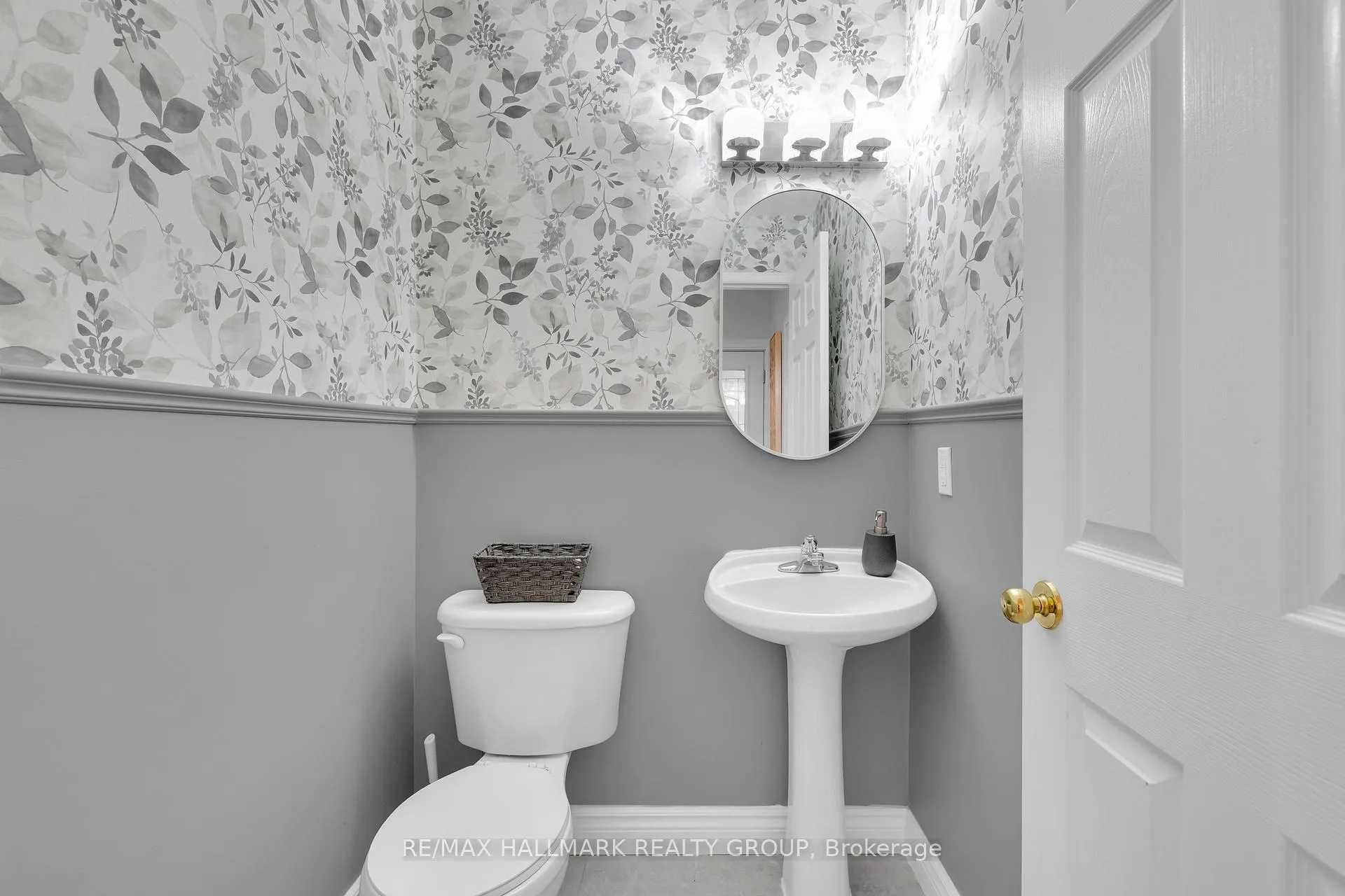 Photo 6 of 142 Inverkip Avenue, Ottawa, Hunt Club Park/Greenboro — HOMEH