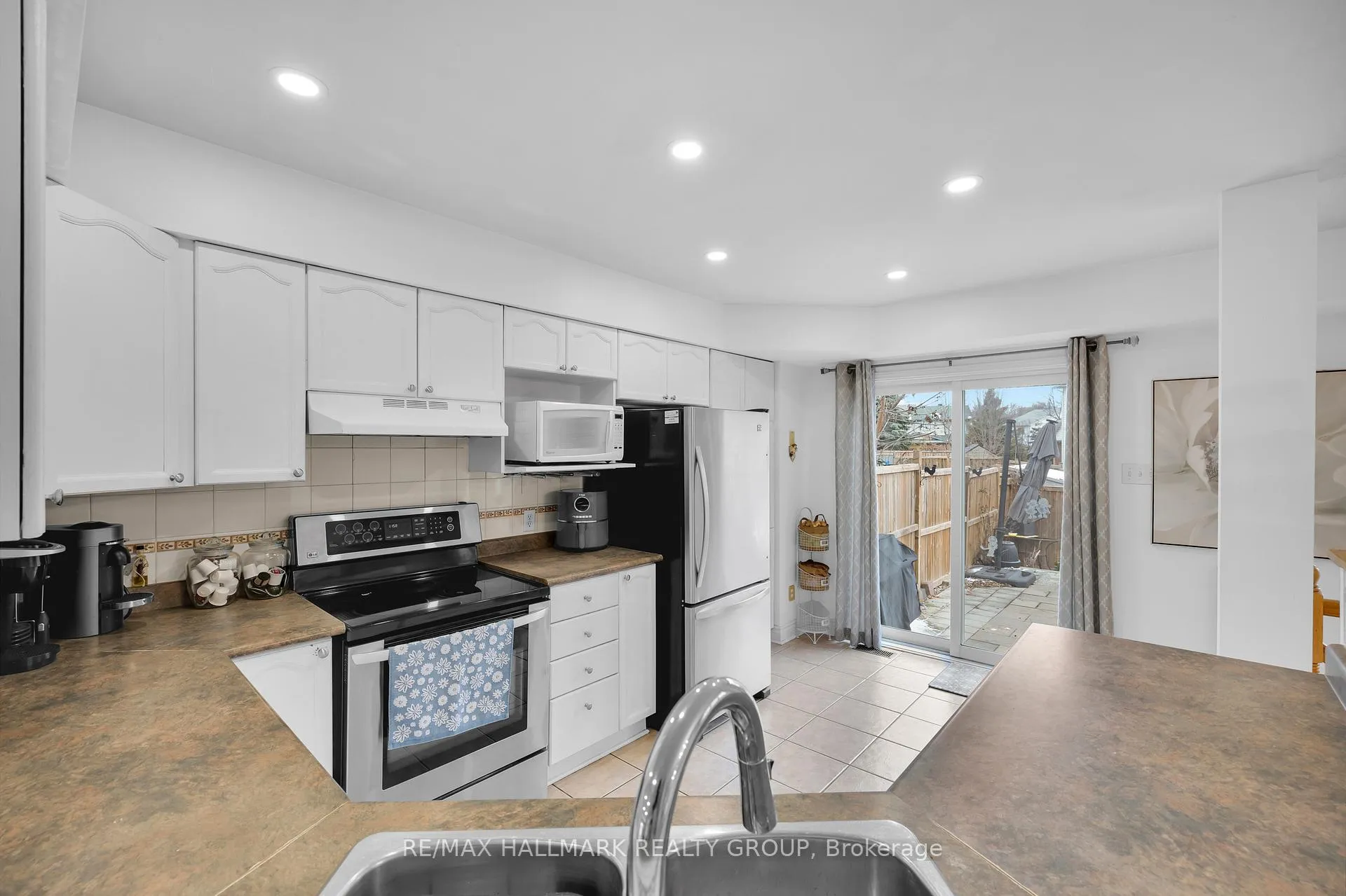 Photo 18 of 142 Inverkip Avenue, Ottawa, Hunt Club Park/Greenboro — HOMEH