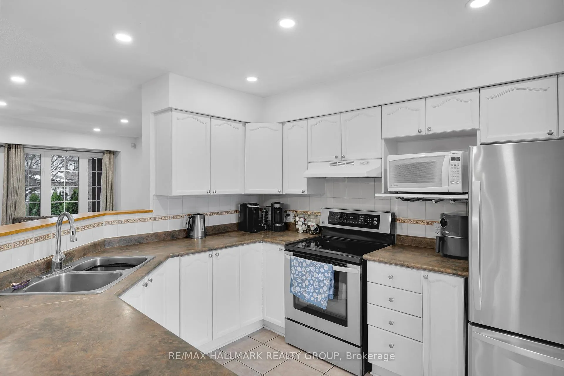 Photo 23 of 142 Inverkip Avenue, Ottawa, Hunt Club Park/Greenboro — HOMEH