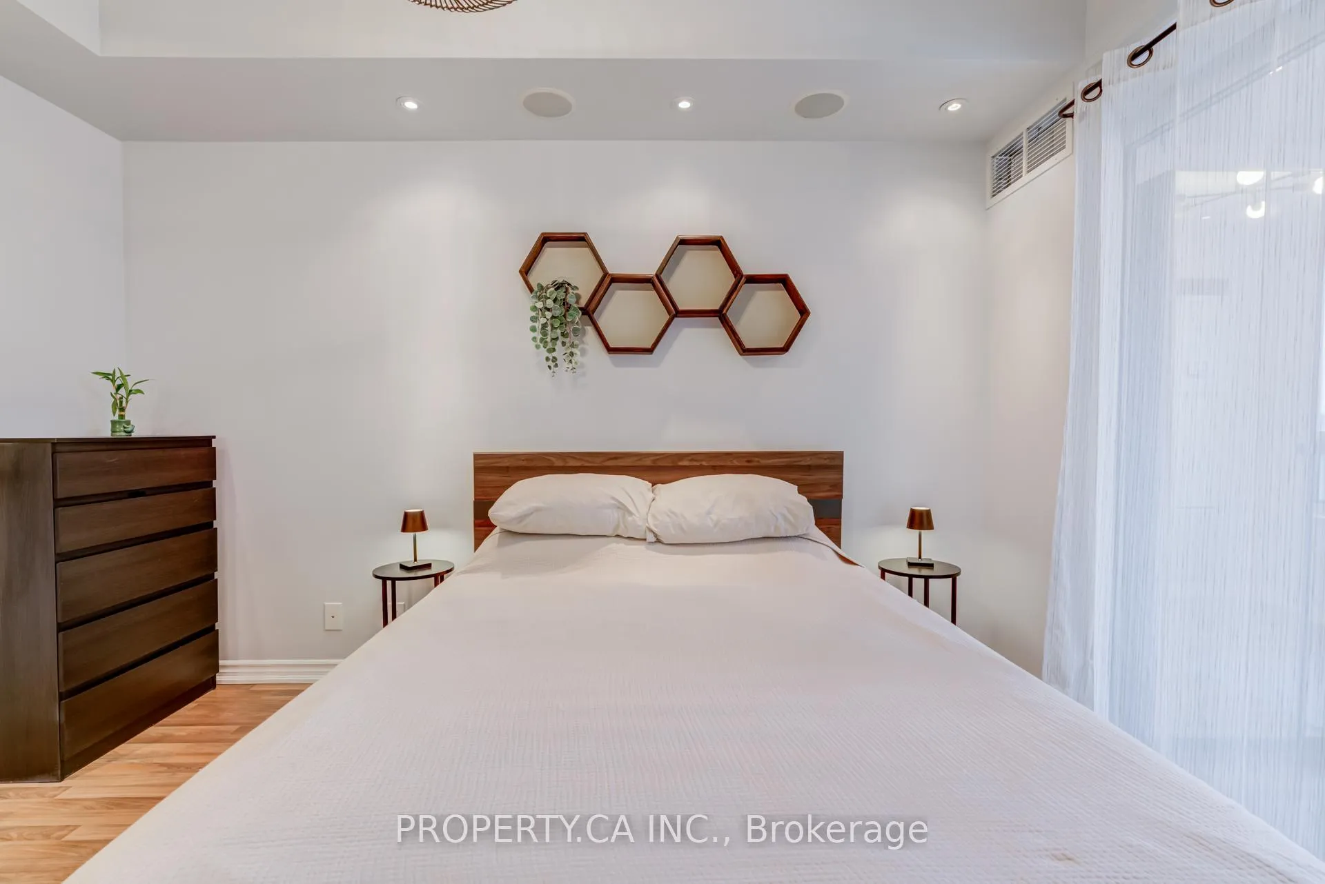 Photo 17 of Unit 1101, 9235 Jane Street, Vaughan, Maple — HOMEH