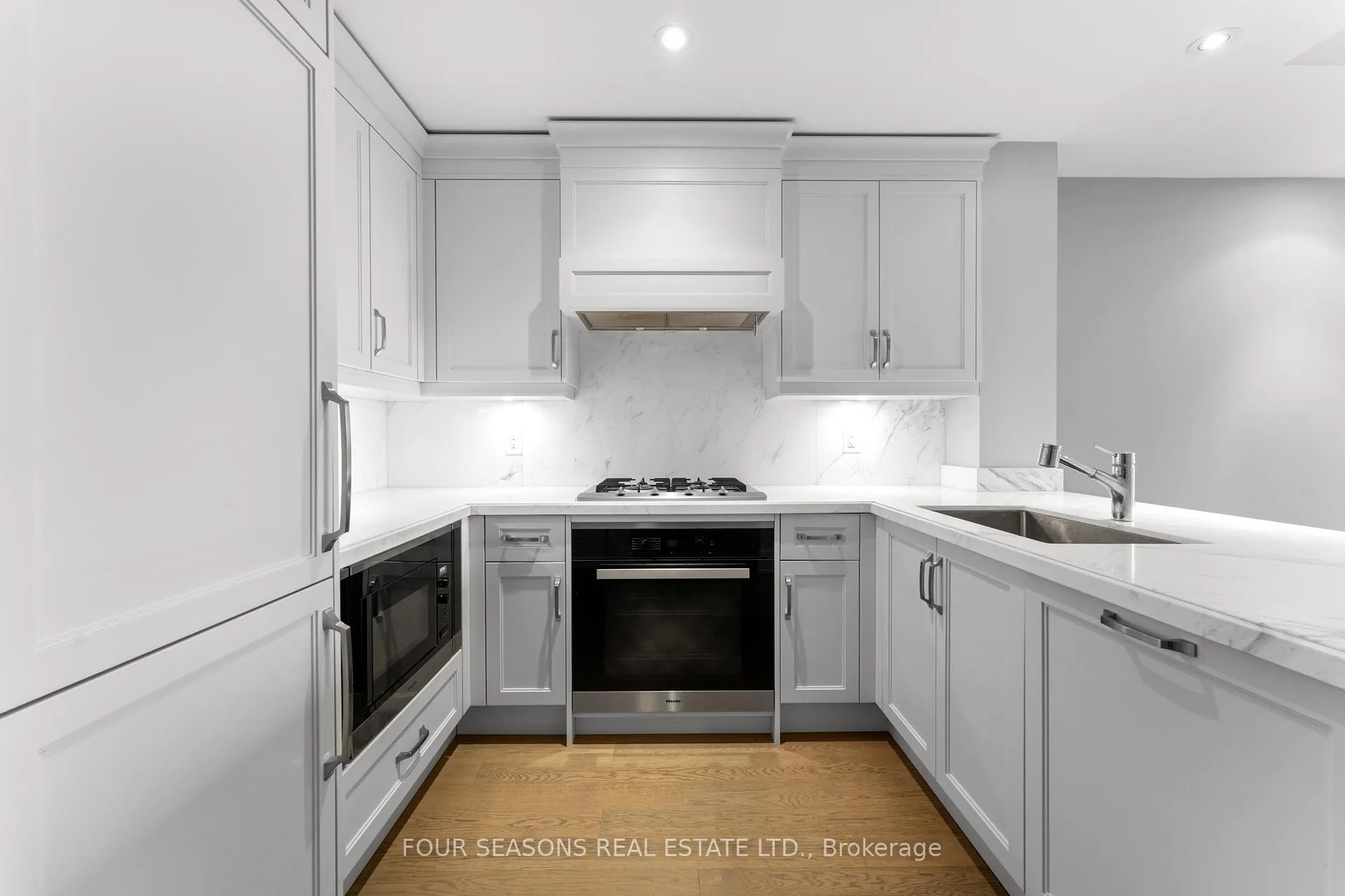Photo 2 of Unit 507, 181 Davenport Road, Toronto, The Annex — HOMEH
