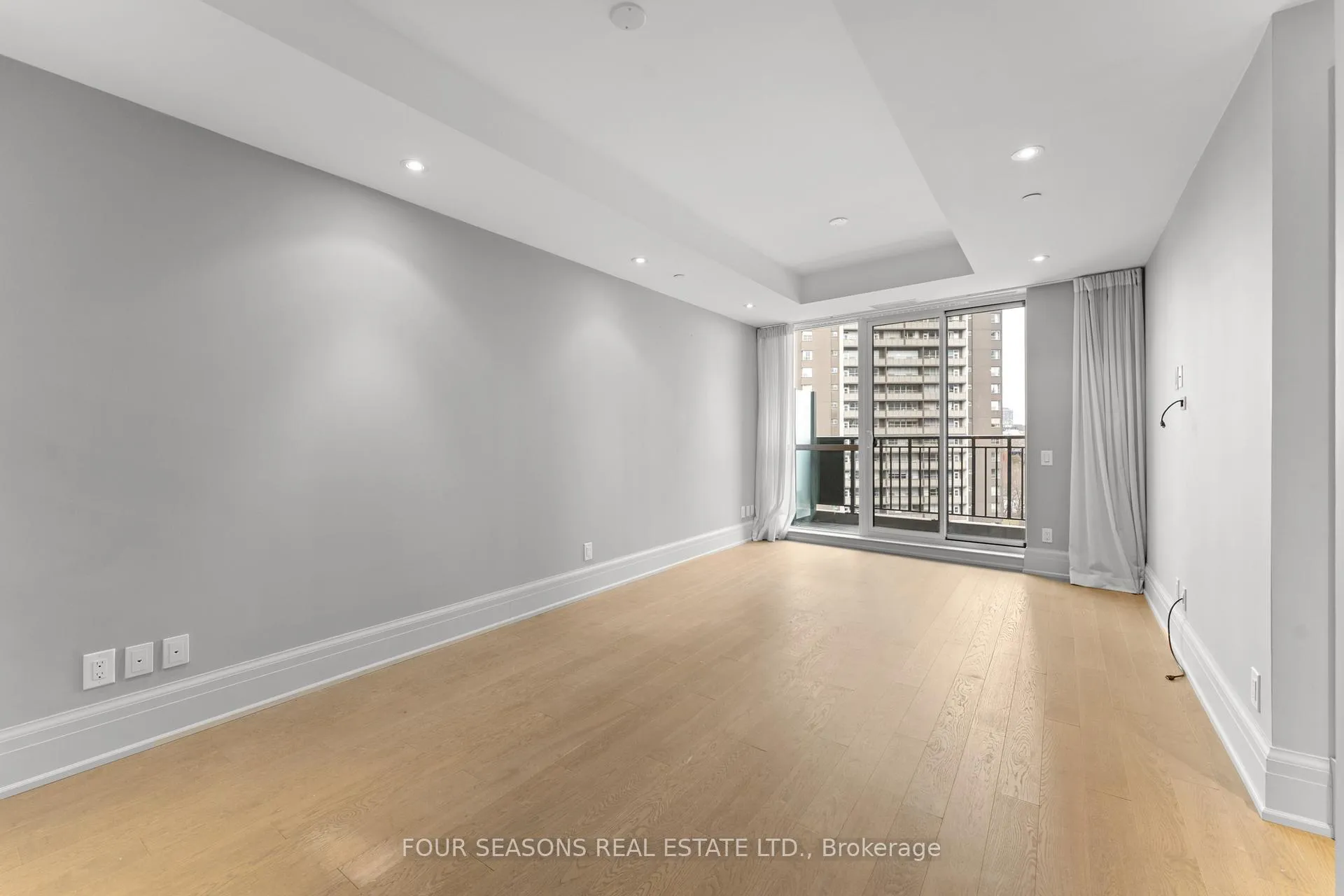Photo 3 of Unit 507, 181 Davenport Road, Toronto, The Annex — HOMEH