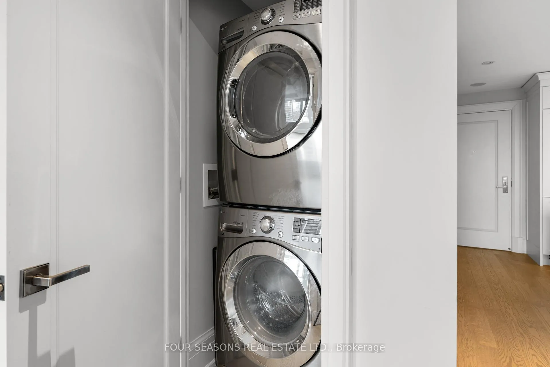 Photo 7 of Unit 507, 181 Davenport Road, Toronto, The Annex — HOMEH