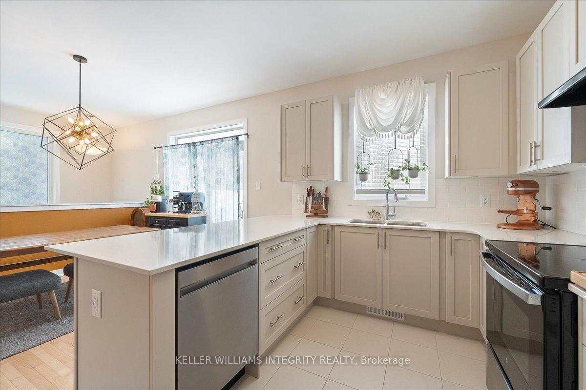 Photo 10 of 384 Appalachian Circle, Ottawa, Barrhaven - Half Moon Bay — HOMEH