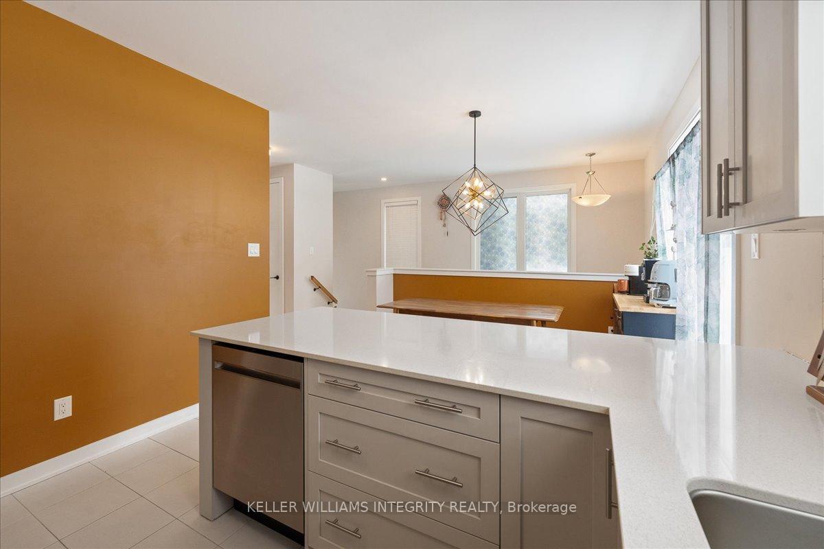 Photo 11 of 384 Appalachian Circle, Ottawa, Barrhaven - Half Moon Bay — HOMEH