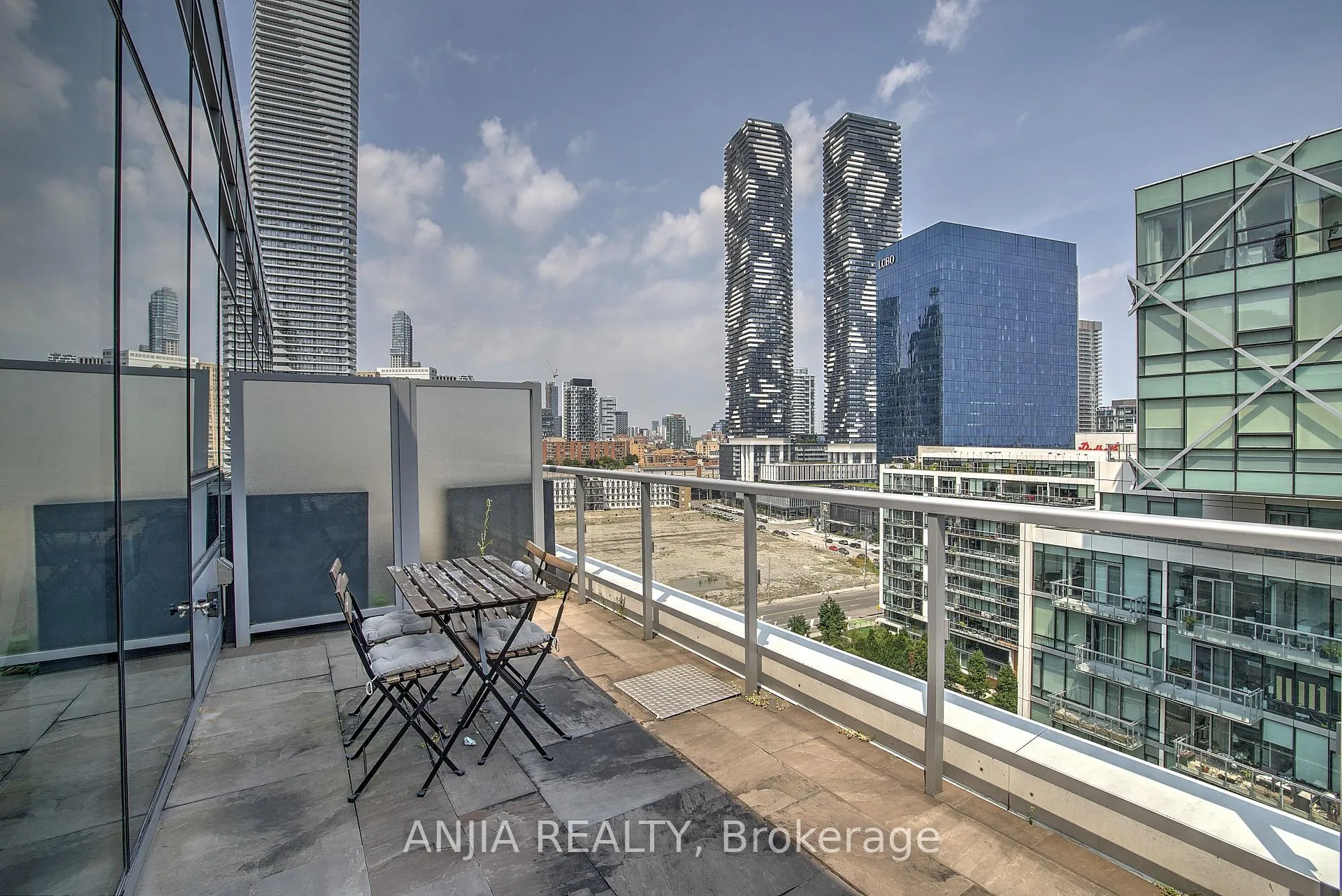 Photo 2 of Unit ph1209, 29 Queens Quay E, Toronto, Waterfront Communities — HOMEH