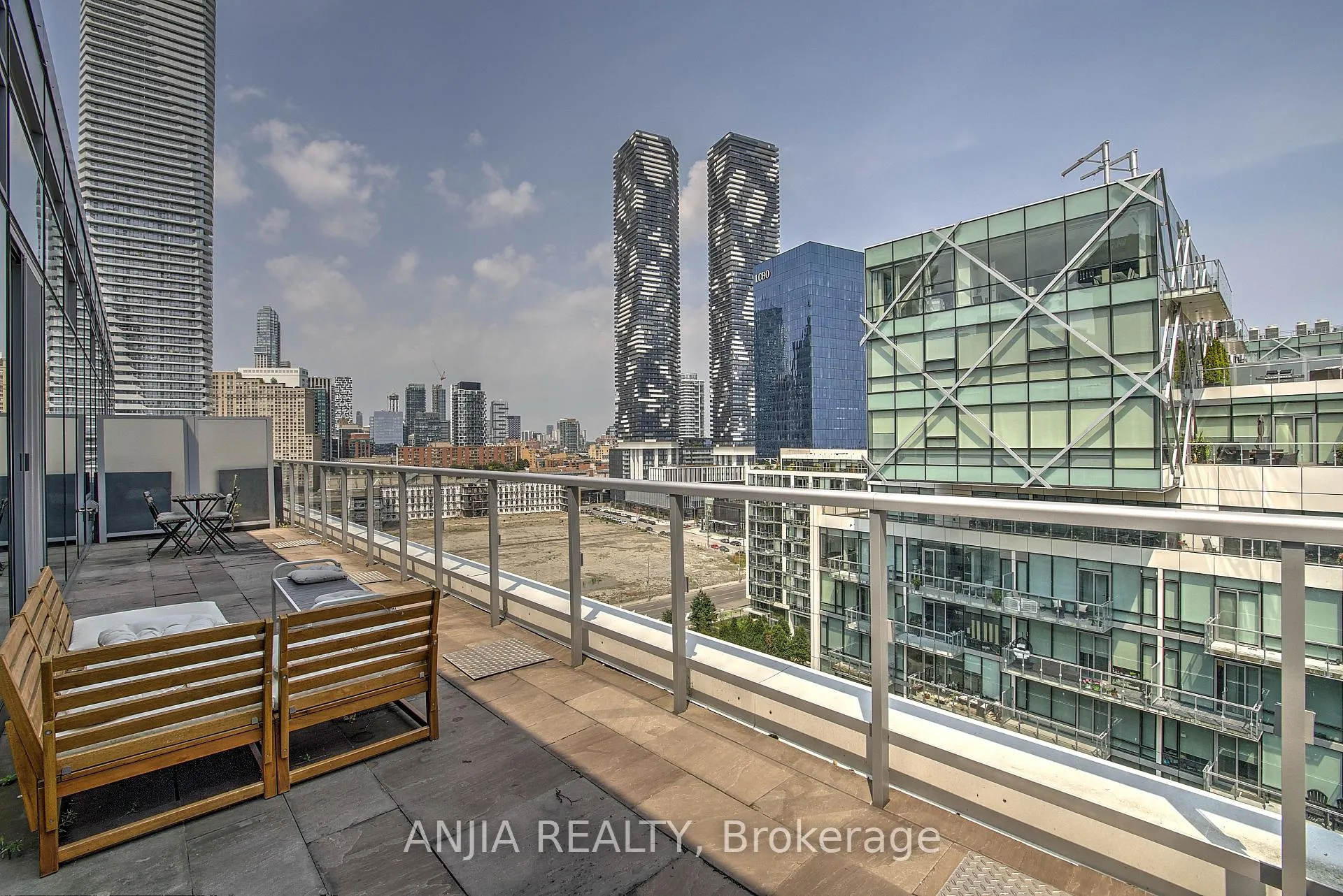 Photo 5 of Unit ph1209, 29 Queens Quay E, Toronto, Waterfront Communities — HOMEH