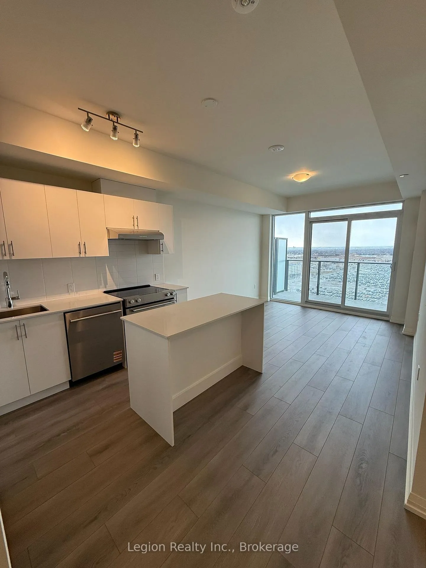 Photo 3 of Unit 1807, 27 Korda Gate, Vaughan, Vellore Village — HOMEH