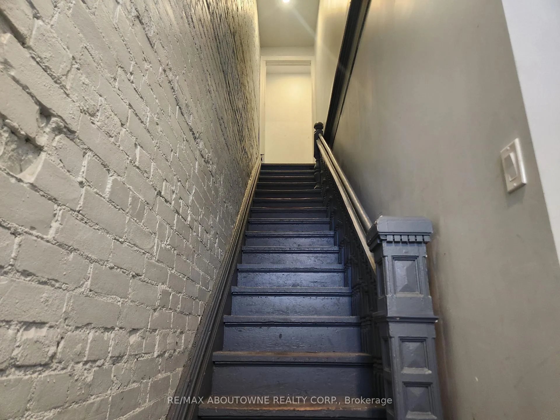 Photo 2 of Unit 2, 498 Main Street E, Hamilton, Stinson — HOMEH