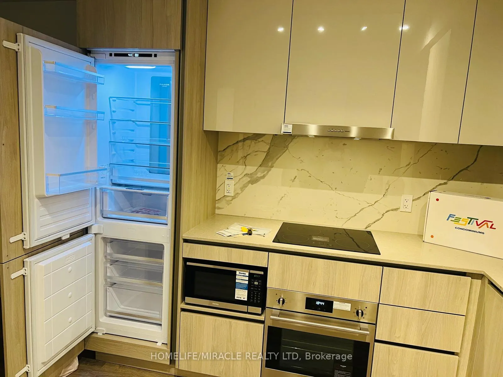 Photo 5 of Unit 5215, 8 Interchange Way, Vaughan, Vaughan Corporate Centre — HOMEH