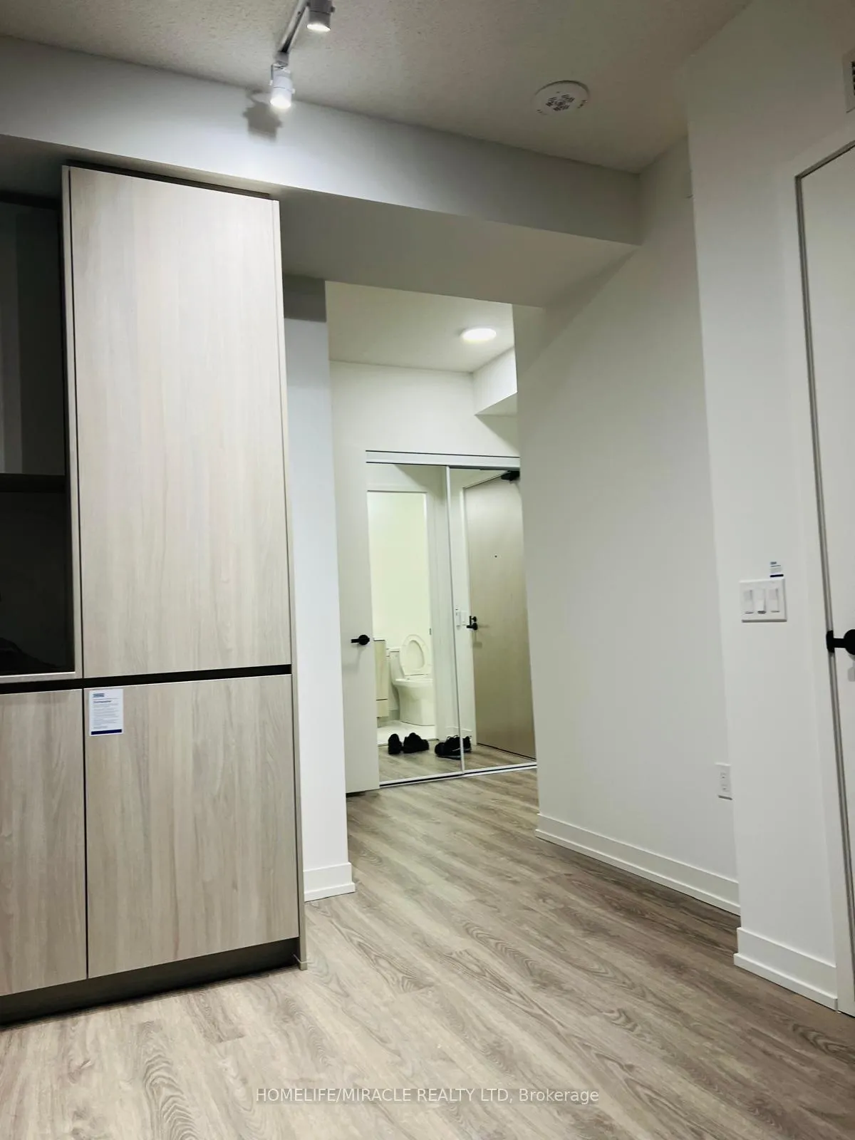 Photo 8 of Unit 5215, 8 Interchange Way, Vaughan, Vaughan Corporate Centre — HOMEH