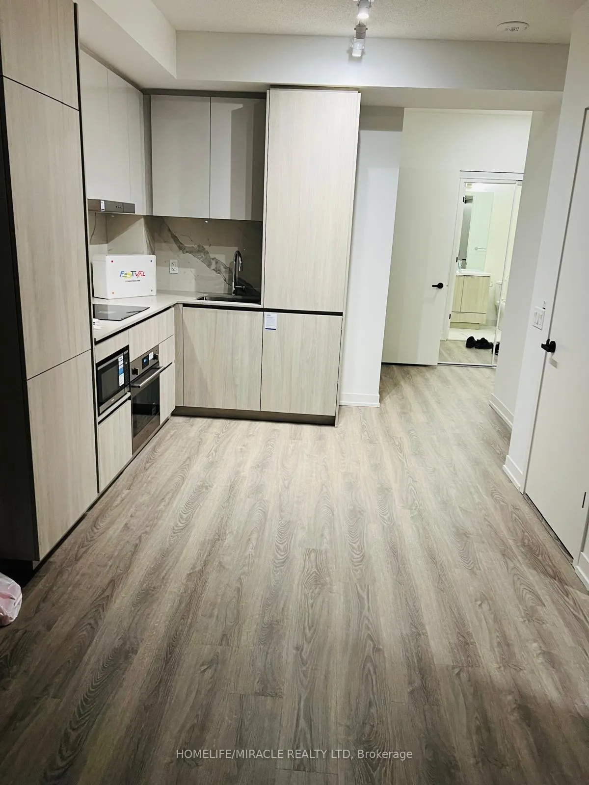 Photo 9 of Unit 5215, 8 Interchange Way, Vaughan, Vaughan Corporate Centre — HOMEH