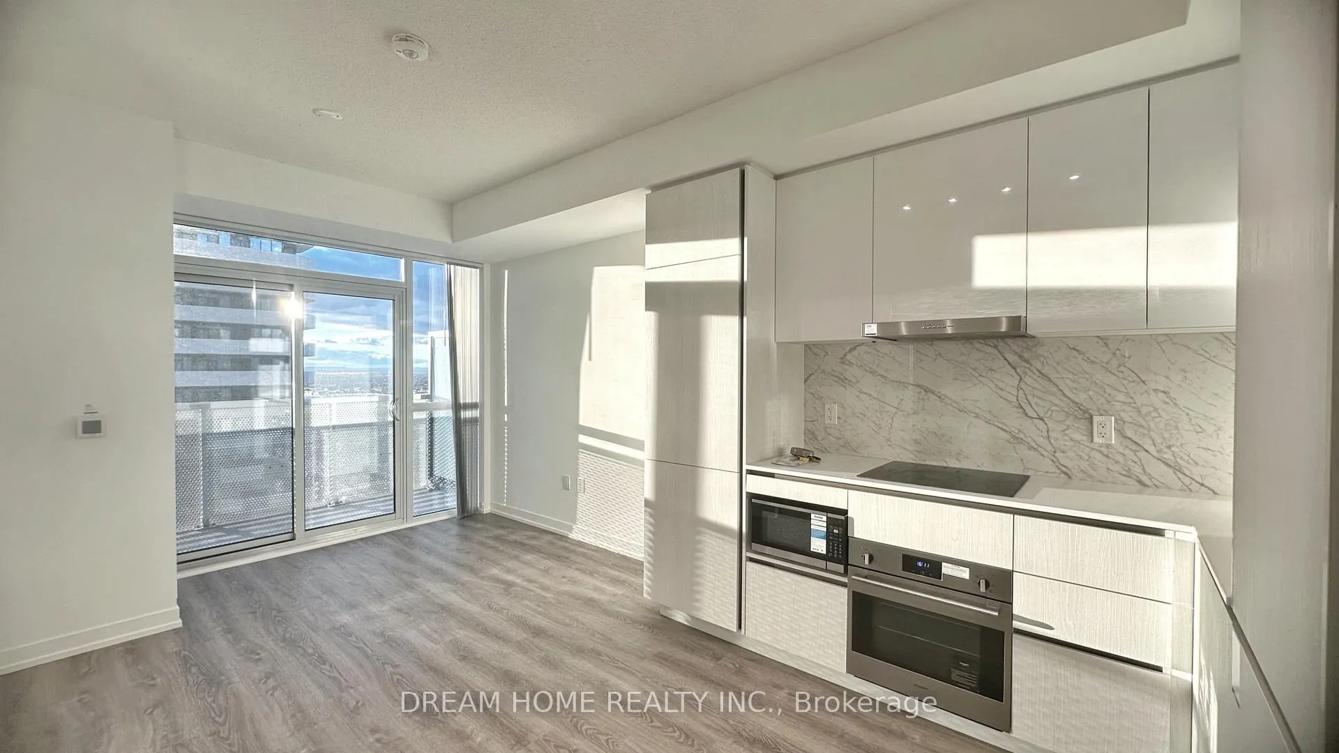 Photo 2 of Unit 1915, 8 Interchange Way, Vaughan, Vaughan Corporate Centre — HOMEH