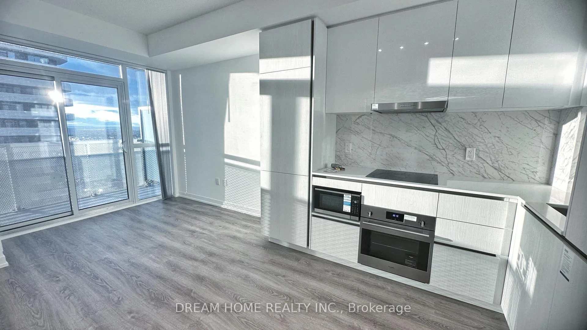 Photo 4 of Unit 1915, 8 Interchange Way, Vaughan, Vaughan Corporate Centre — HOMEH