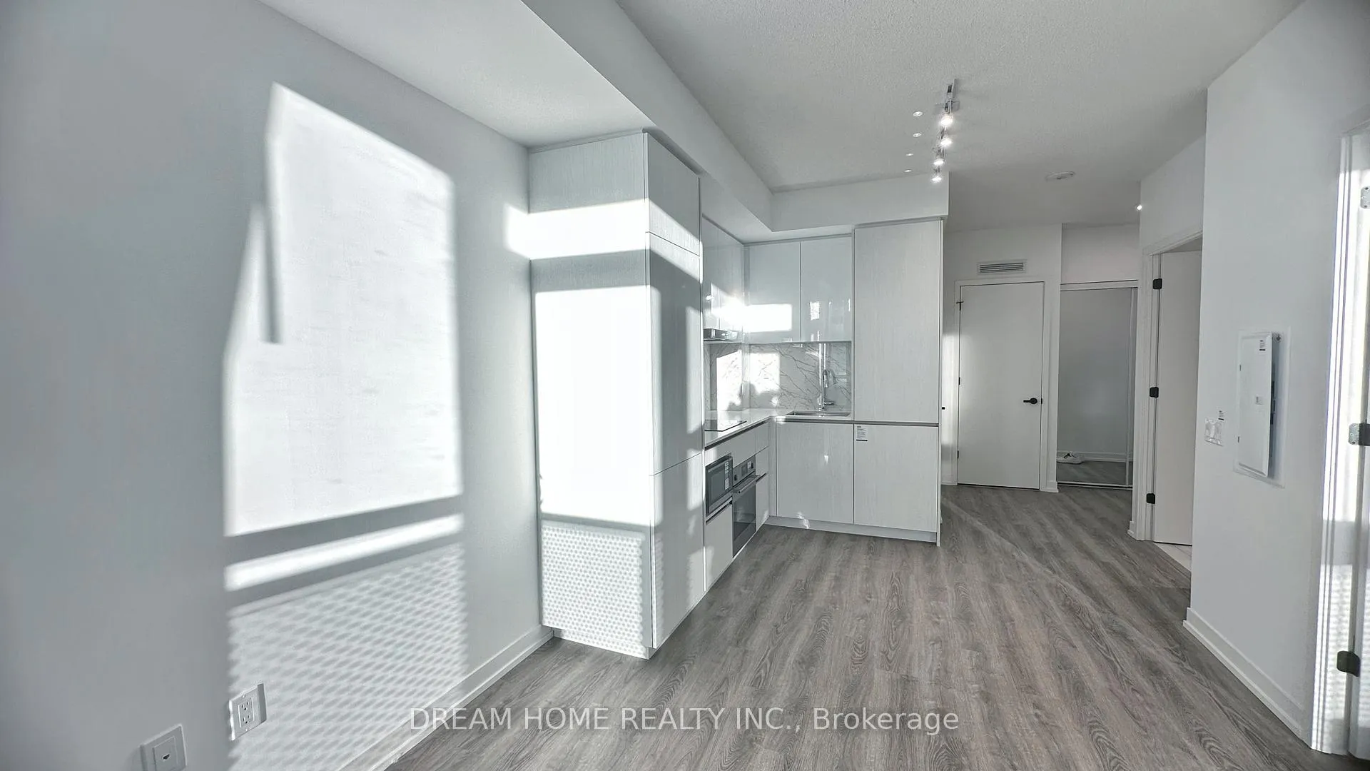 Photo 5 of Unit 1915, 8 Interchange Way, Vaughan, Vaughan Corporate Centre — HOMEH